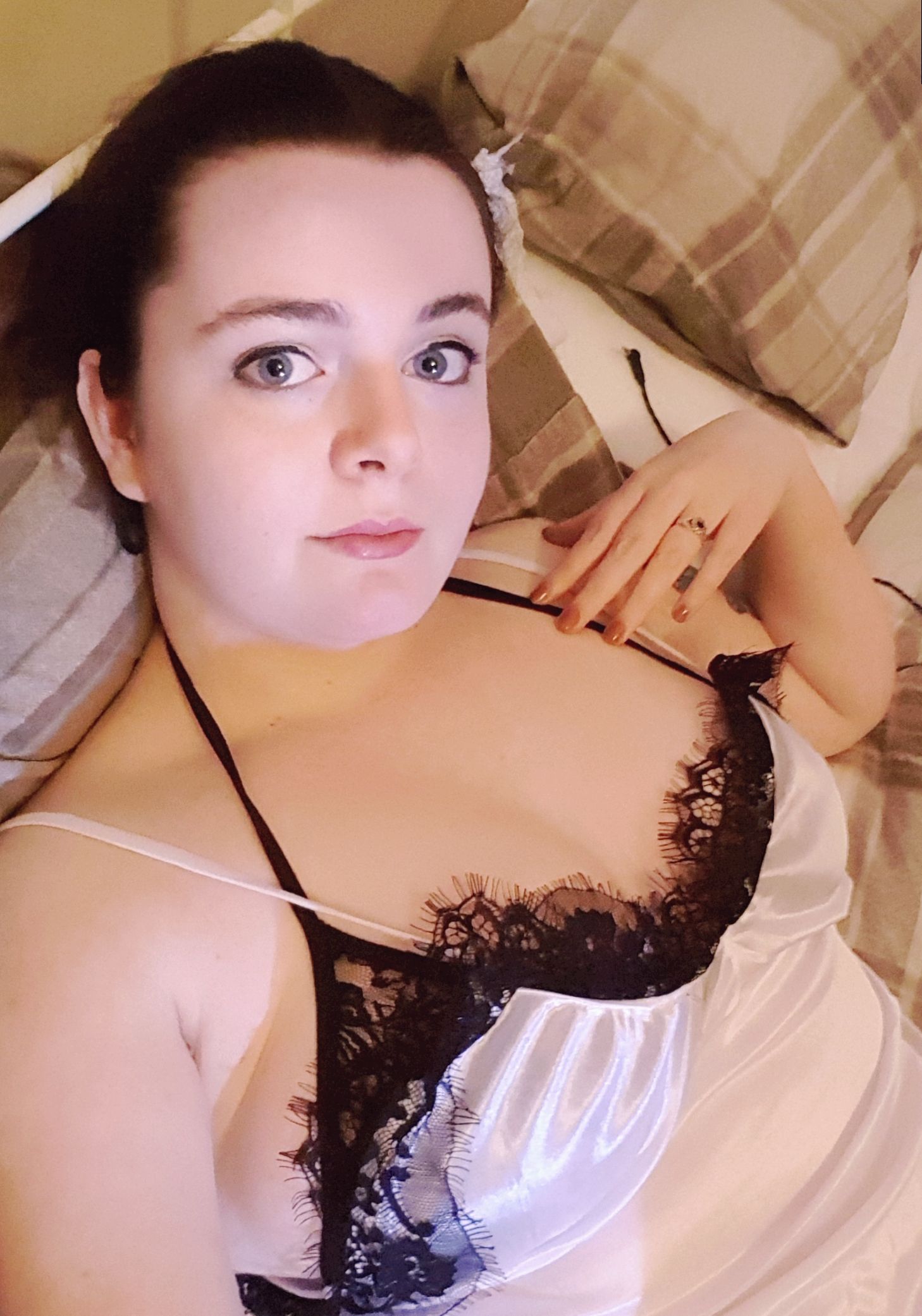 https://cdn.adultwork.com/gallery/G12/8425148.jpg