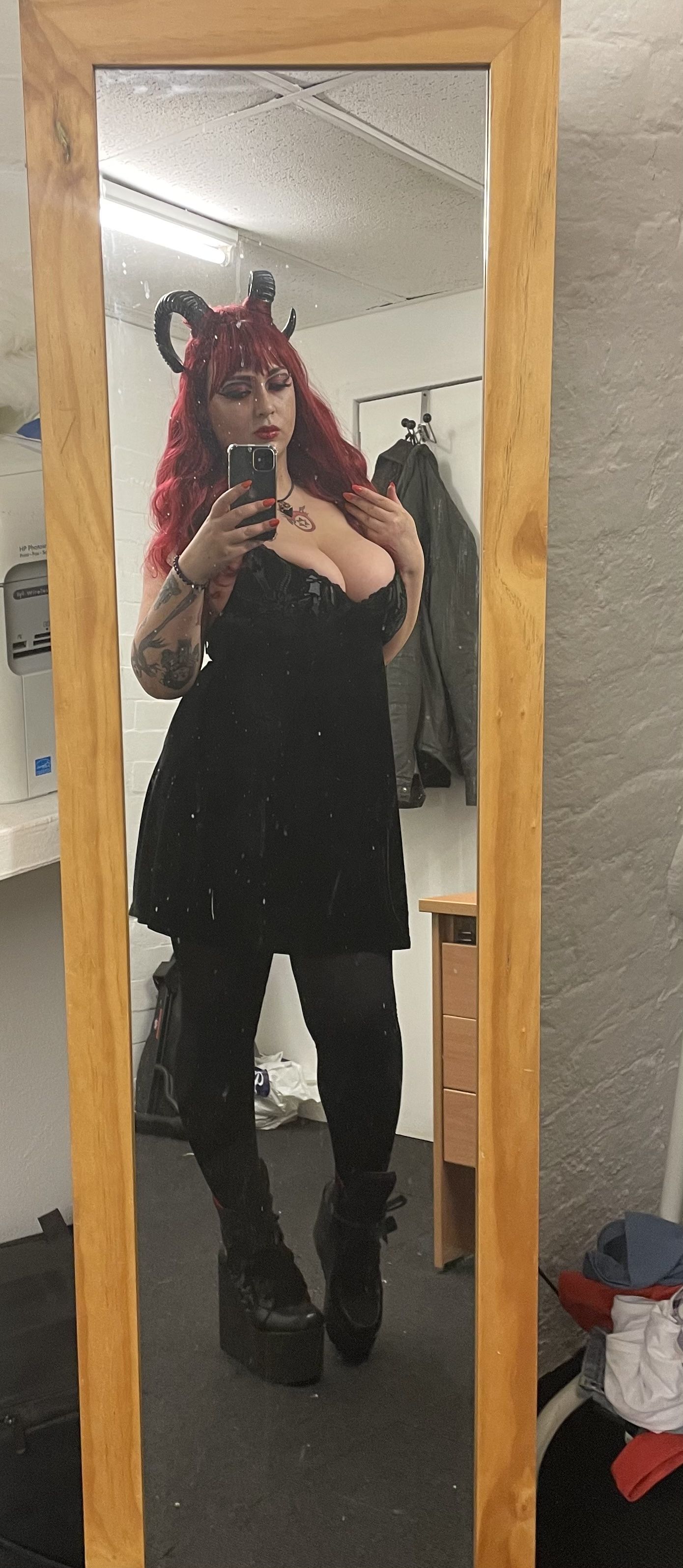 https://cdn.adultwork.com/gallery/G12/8445282.jpg