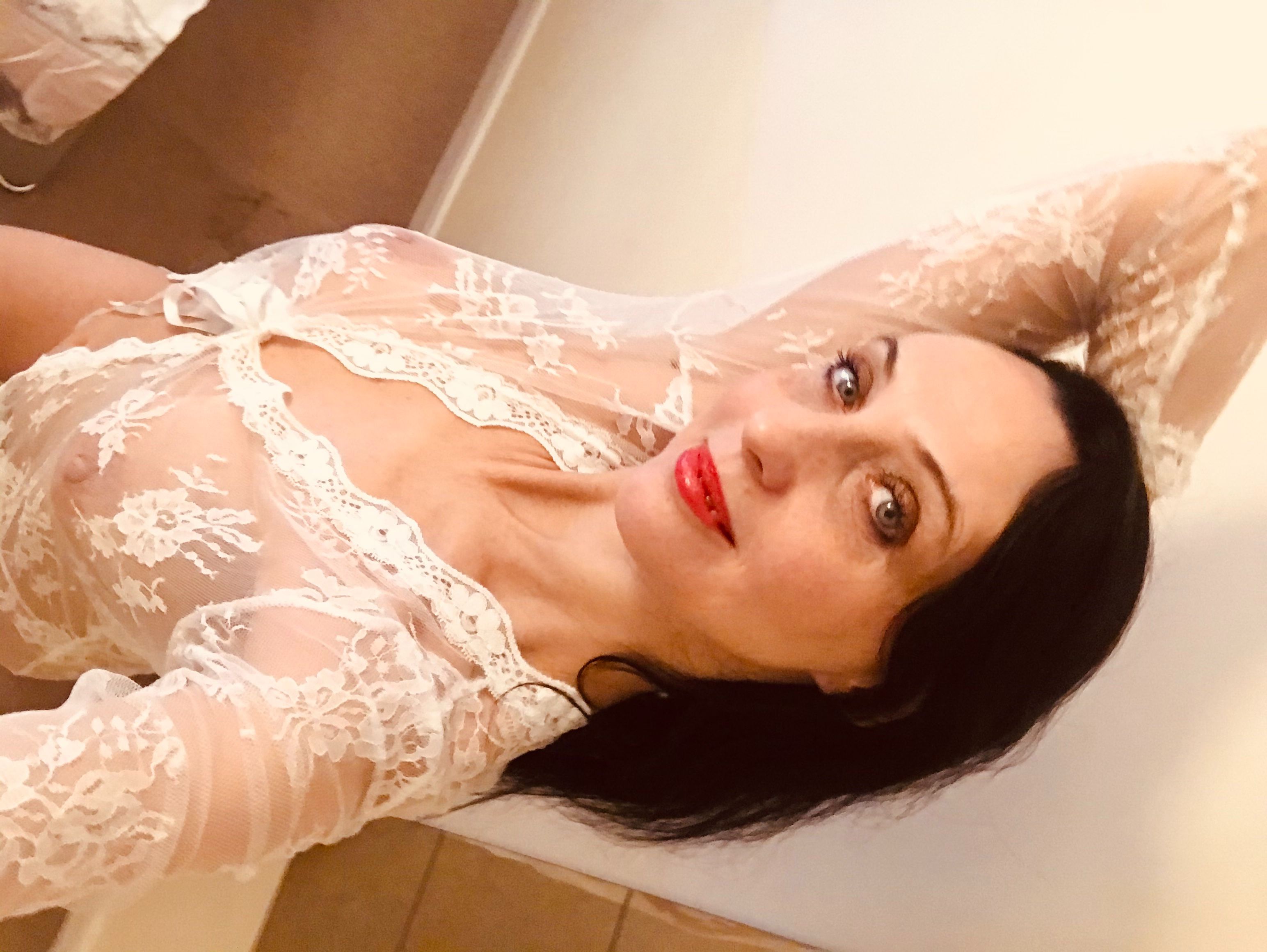 https://cdn.adultwork.com/gallery/G12/8451308.jpg