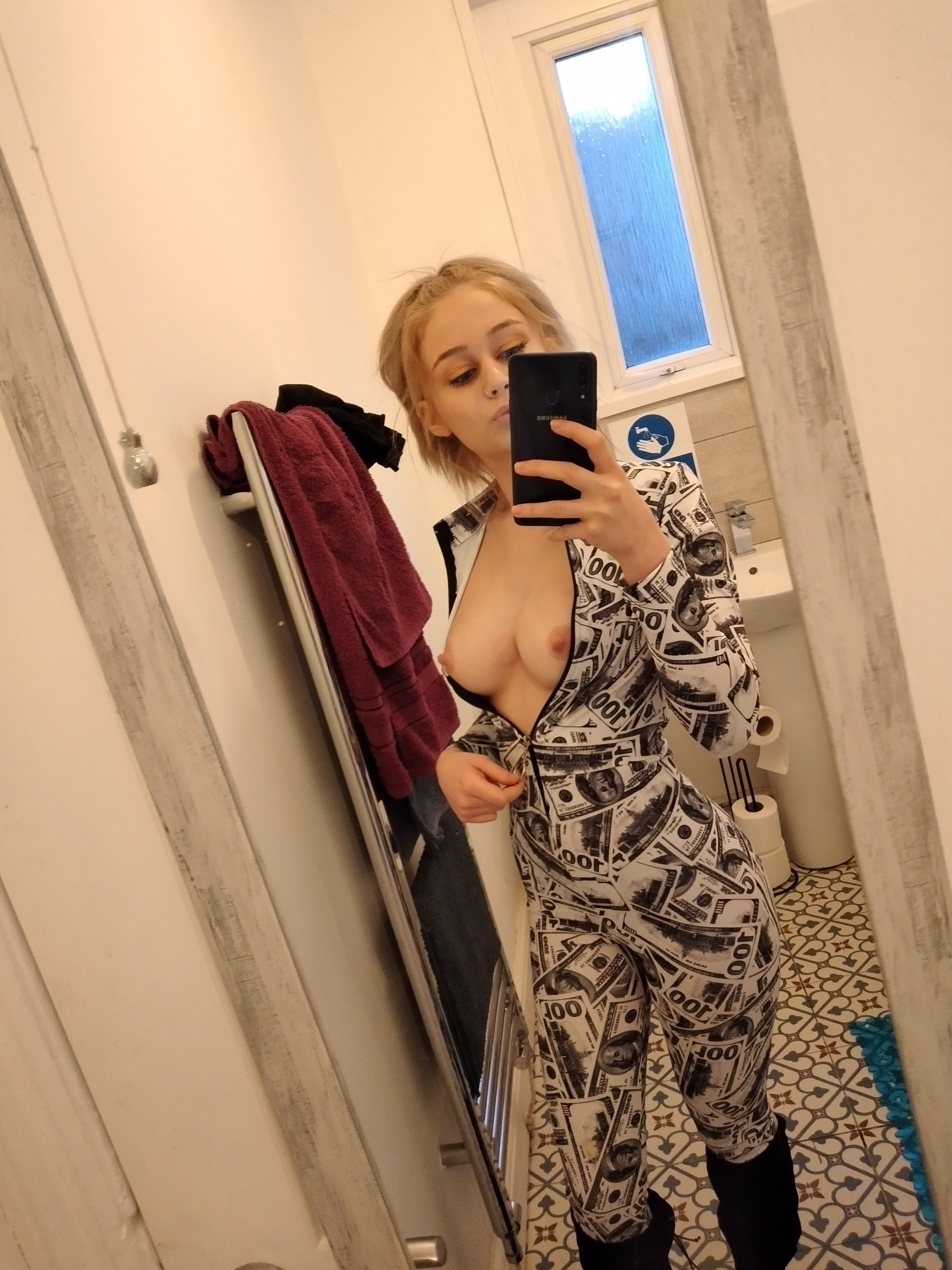 https://cdn.adultwork.com/gallery/G12/8452459.jpg