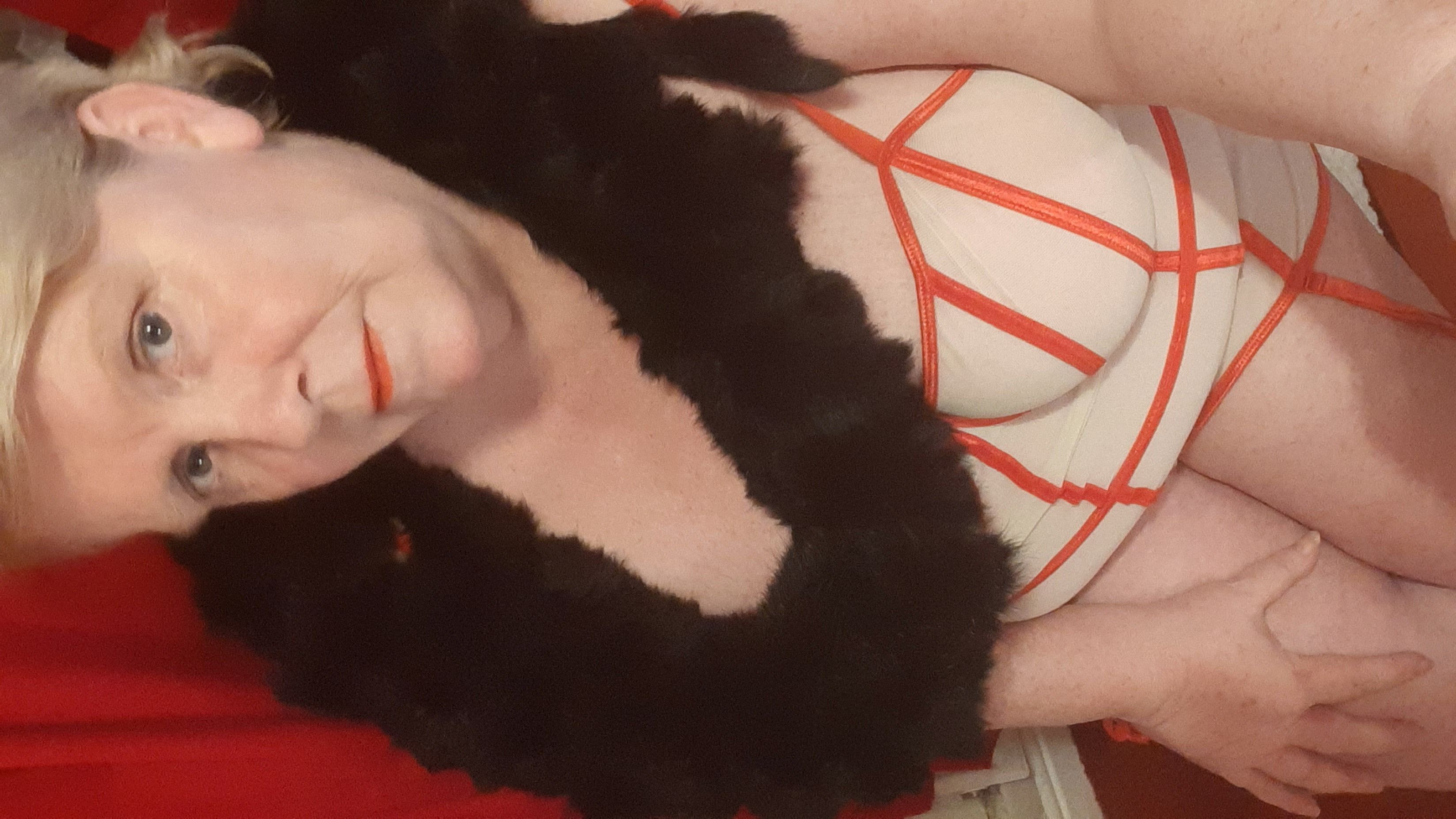 https://cdn.adultwork.com/gallery/G12/8457825.jpg