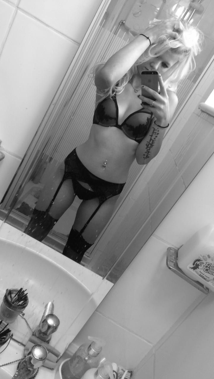 https://cdn.adultwork.com/gallery/G12/8460819.jpg