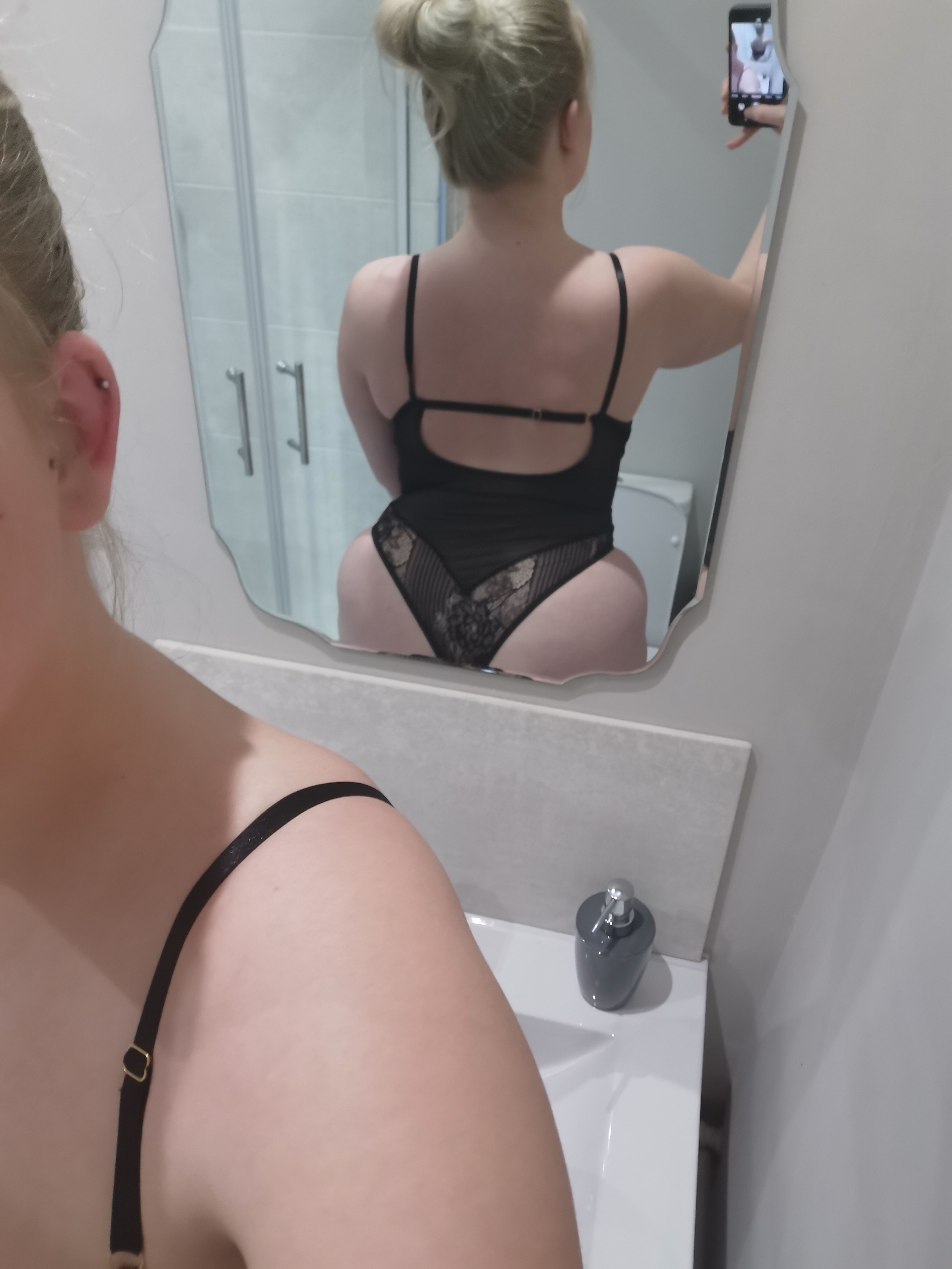 https://cdn.adultwork.com/gallery/G12/8460854.jpg