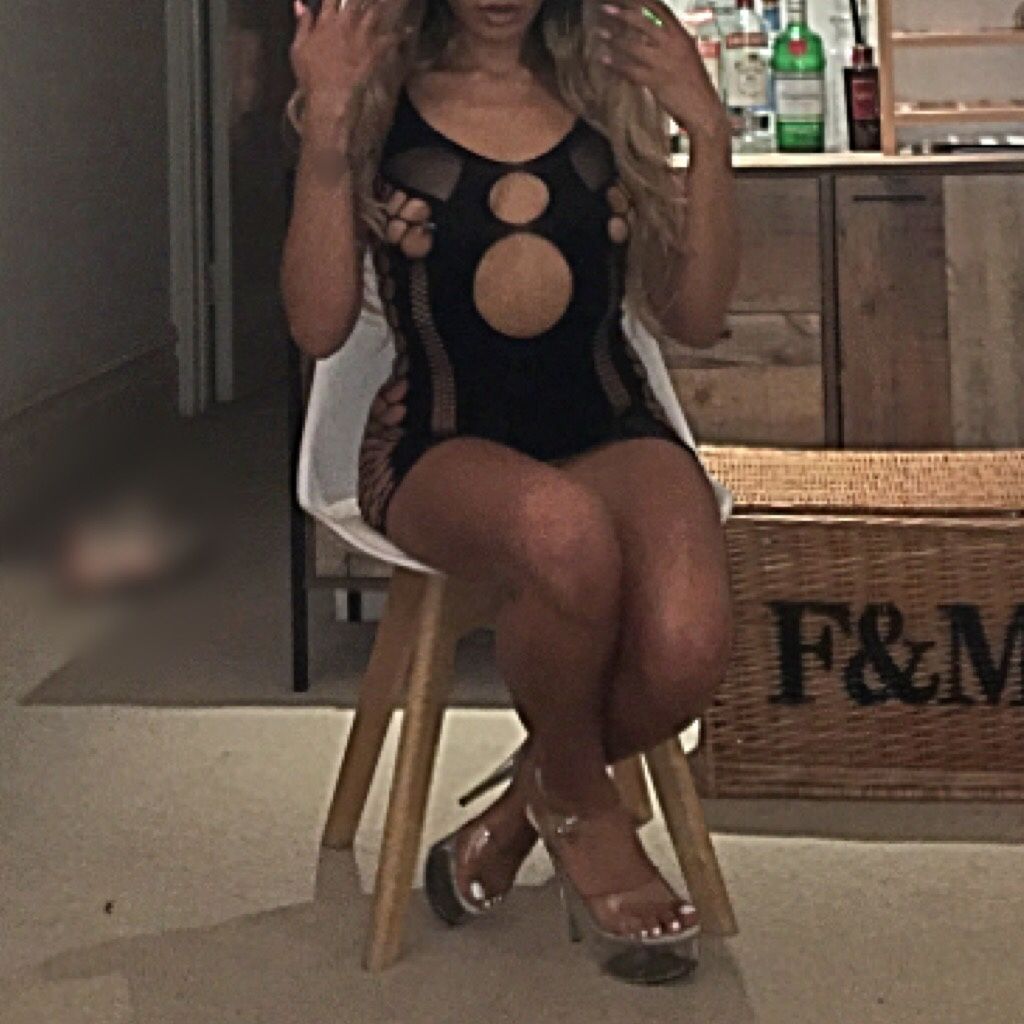 https://cdn.adultwork.com/gallery/G12/8461366.jpg