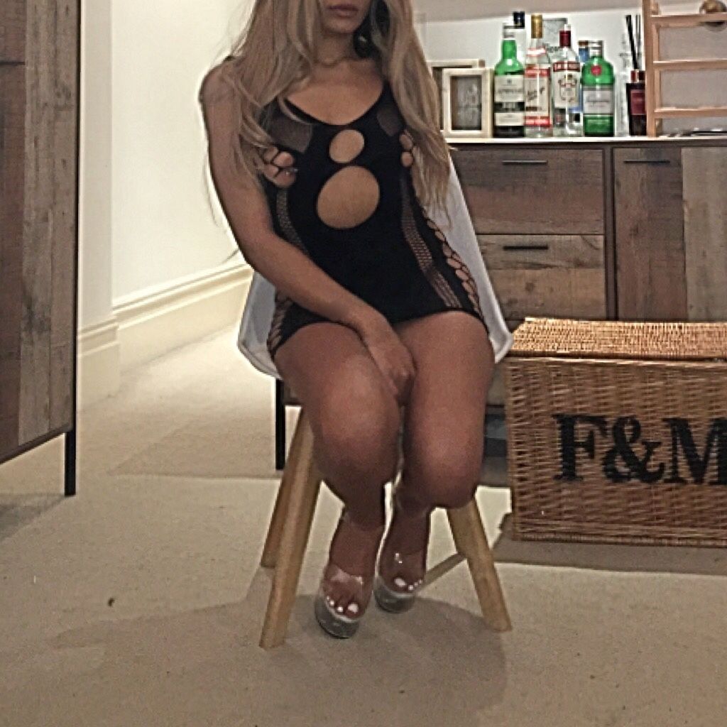 https://cdn.adultwork.com/gallery/G12/8461371.jpg