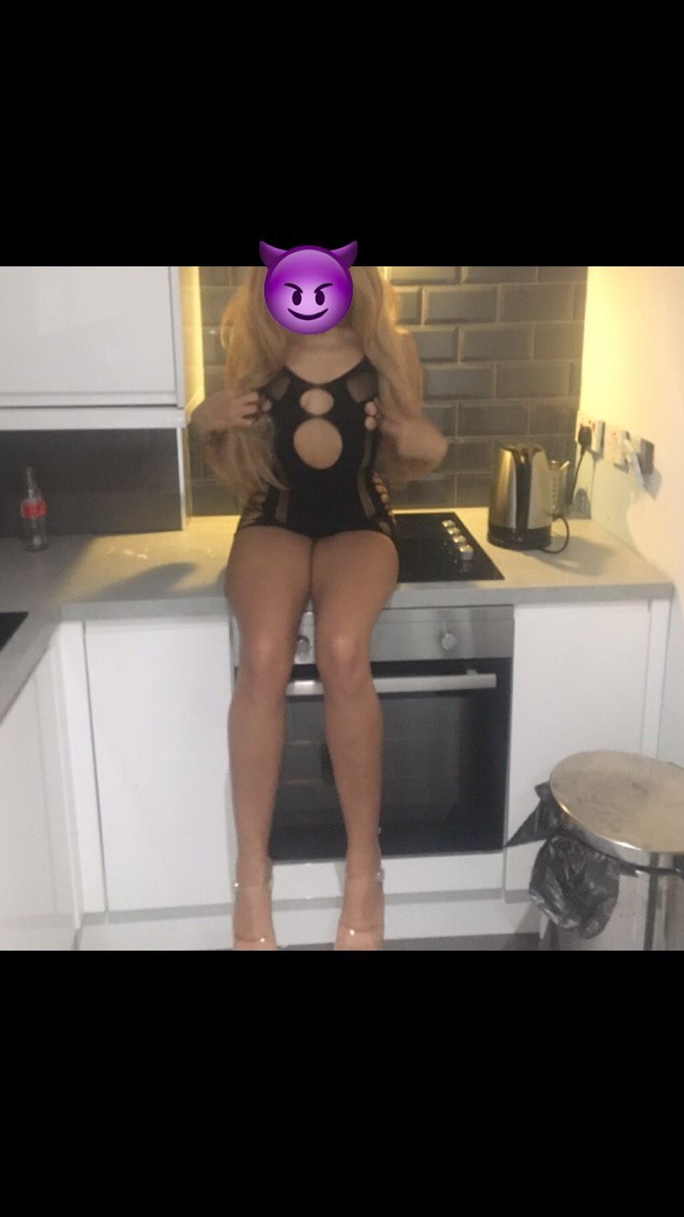 https://cdn.adultwork.com/gallery/G12/8461560.jpg