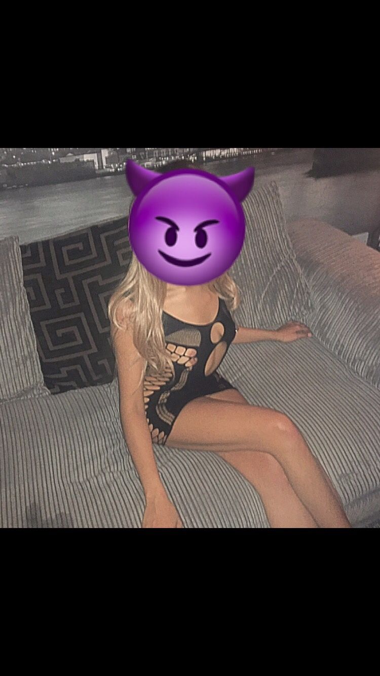 https://cdn.adultwork.com/gallery/G12/8461561.jpg