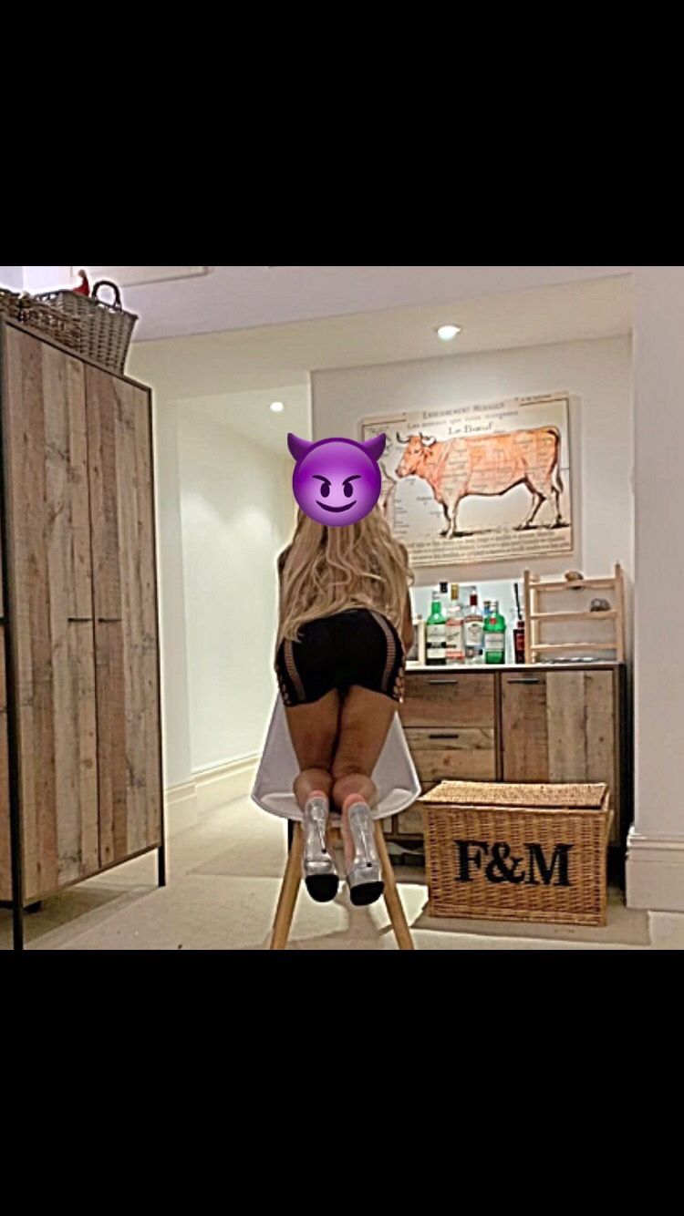 https://cdn.adultwork.com/gallery/G12/8461569.jpg