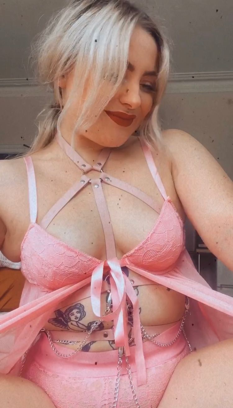 https://cdn.adultwork.com/gallery/G12/8463262.jpg