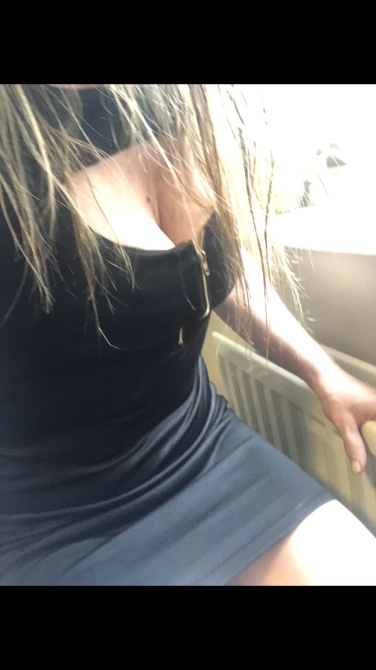 https://cdn.adultwork.com/gallery/G12/8468556.jpg