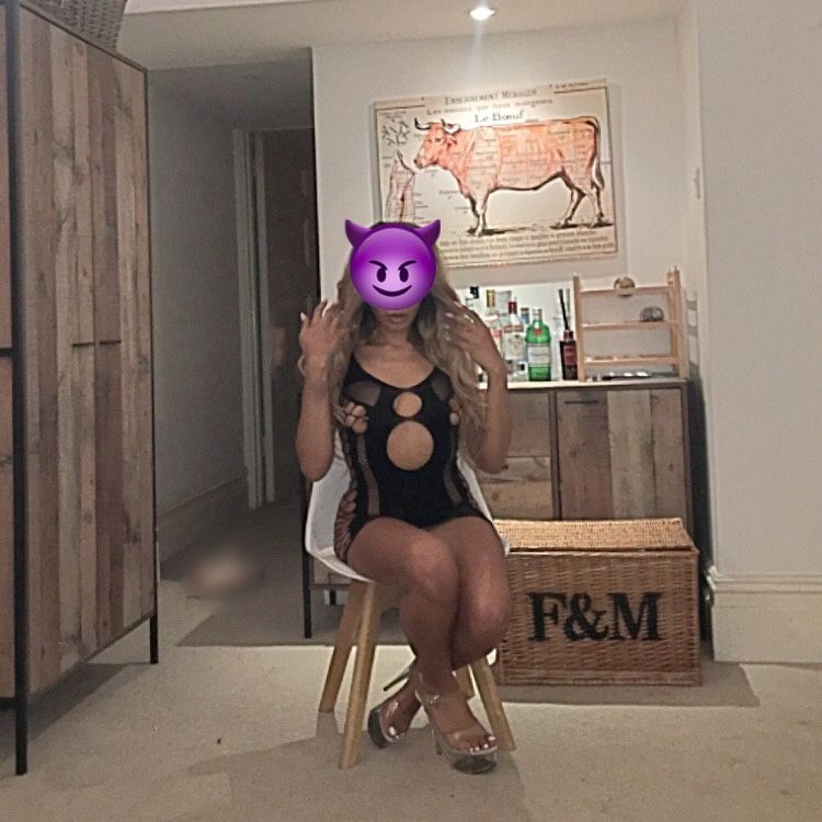 https://cdn.adultwork.com/gallery/G12/8468722.jpg