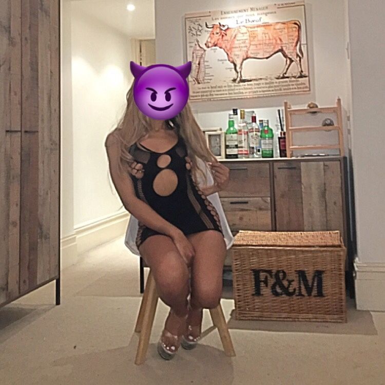 https://cdn.adultwork.com/gallery/G12/8468734.jpg