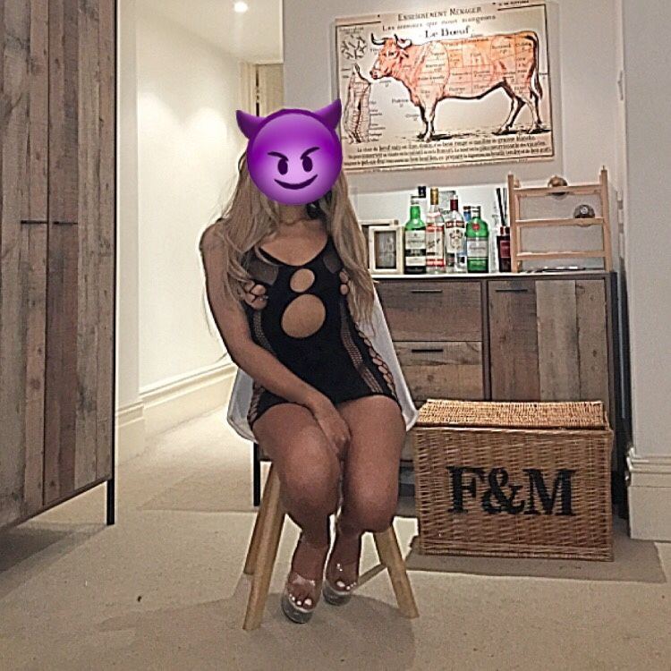 https://cdn.adultwork.com/gallery/G12/8468736.jpg