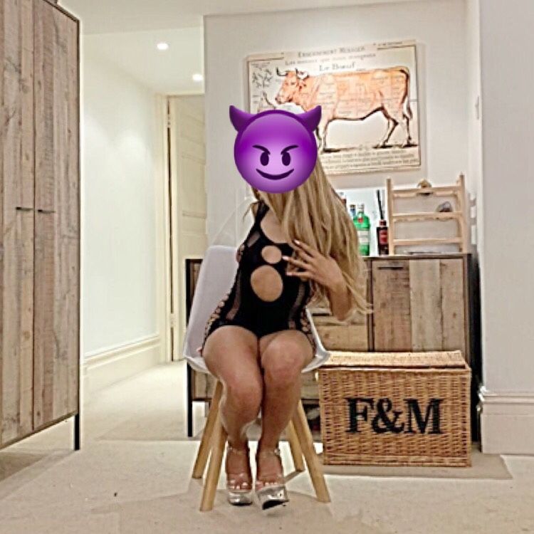 https://cdn.adultwork.com/gallery/G12/8468751.jpg