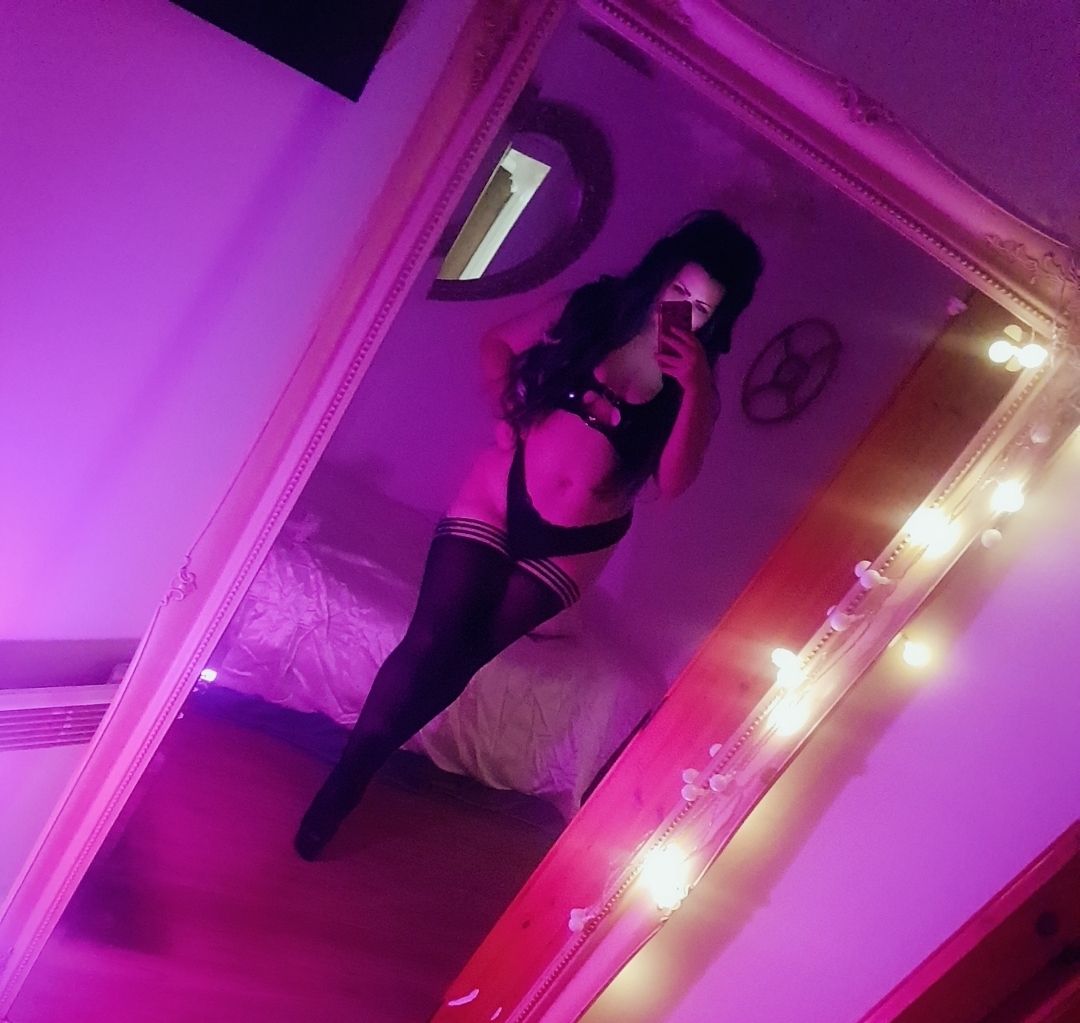 https://cdn.adultwork.com/gallery/G12/8473323.jpg