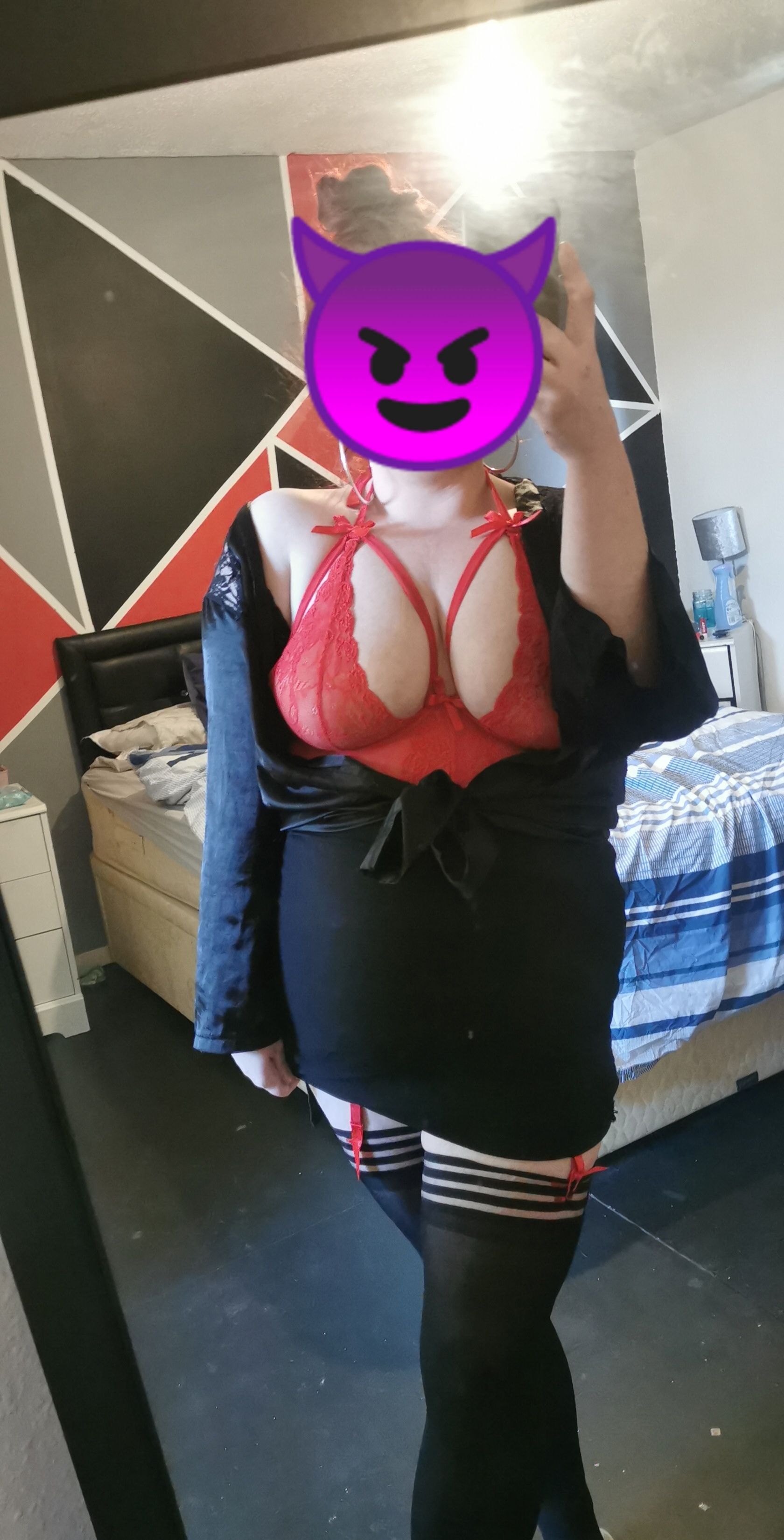 https://cdn.adultwork.com/gallery/G12/8474343.jpg