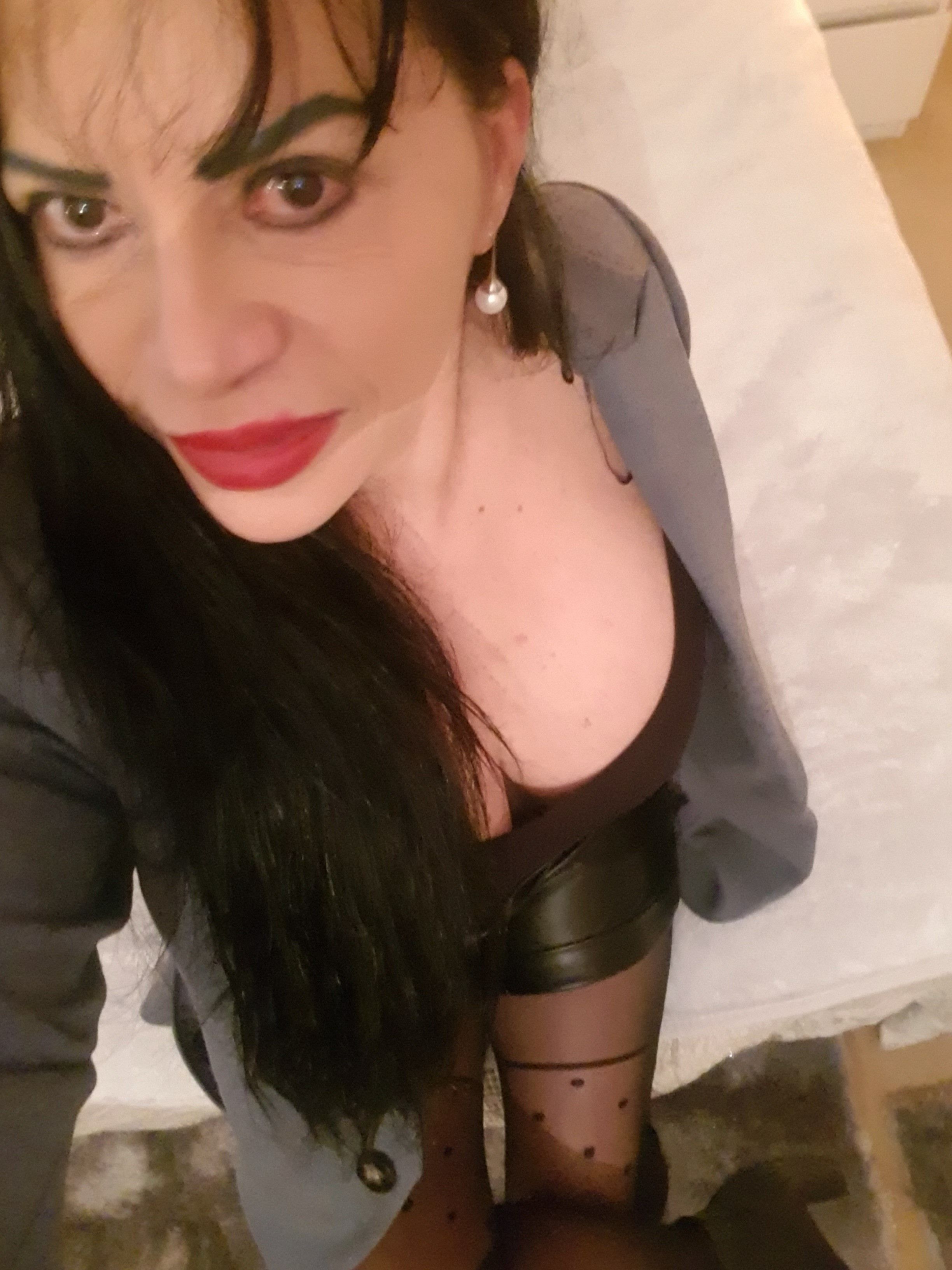 https://cdn.adultwork.com/gallery/G12/8479911.jpg