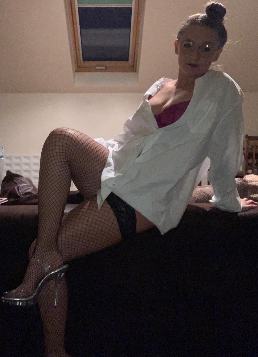 https://cdn.adultwork.com/gallery/G12/8479983.jpg