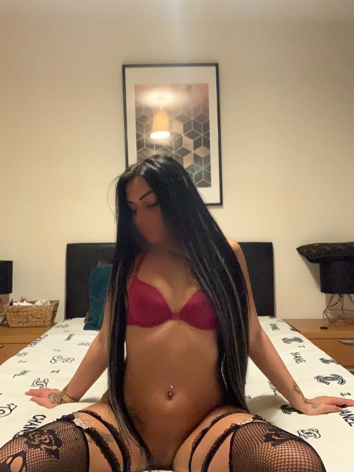 https://cdn.adultwork.com/gallery/G12/8482907.jpg