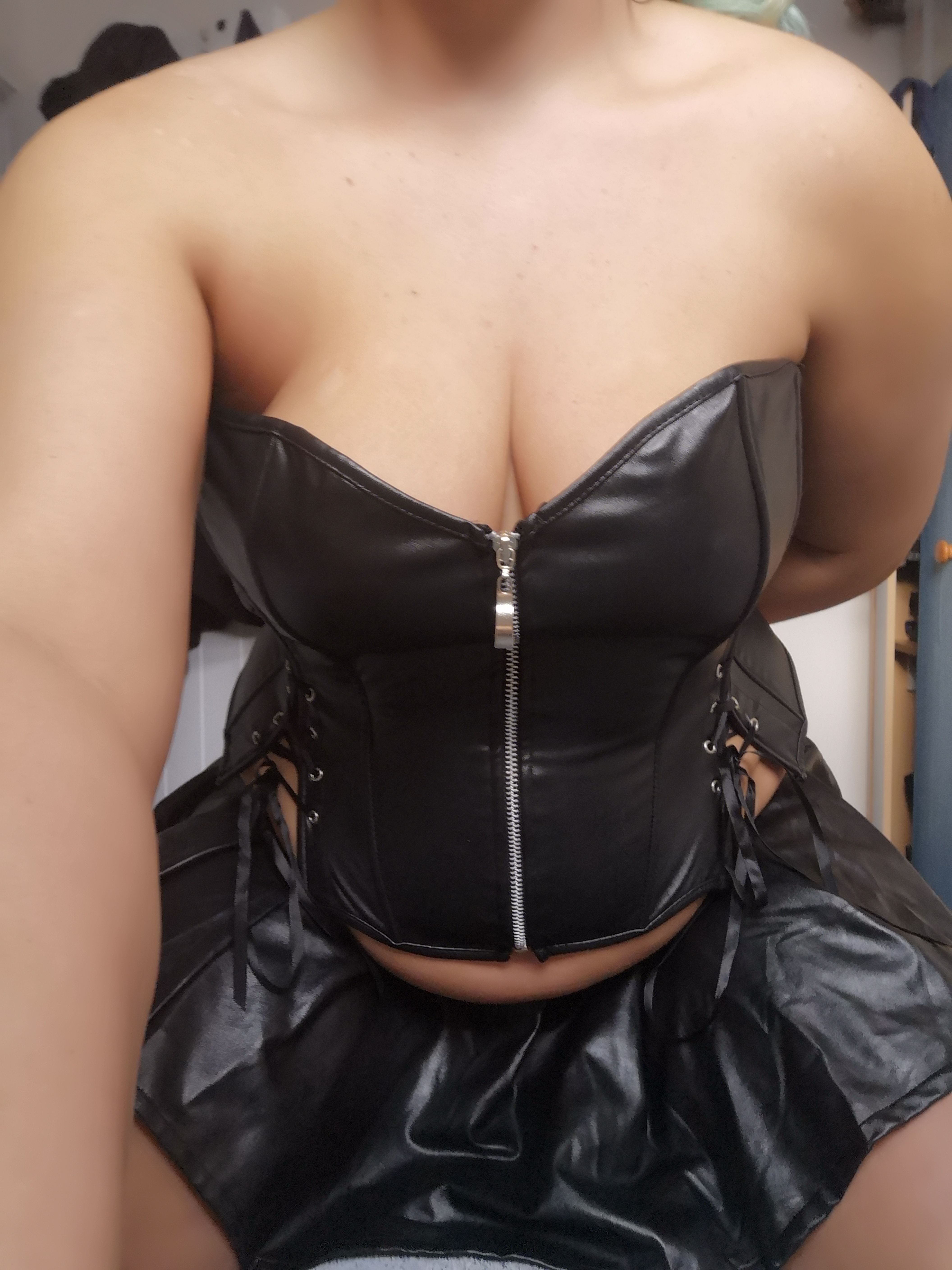 https://cdn.adultwork.com/gallery/G12/8483505.jpg