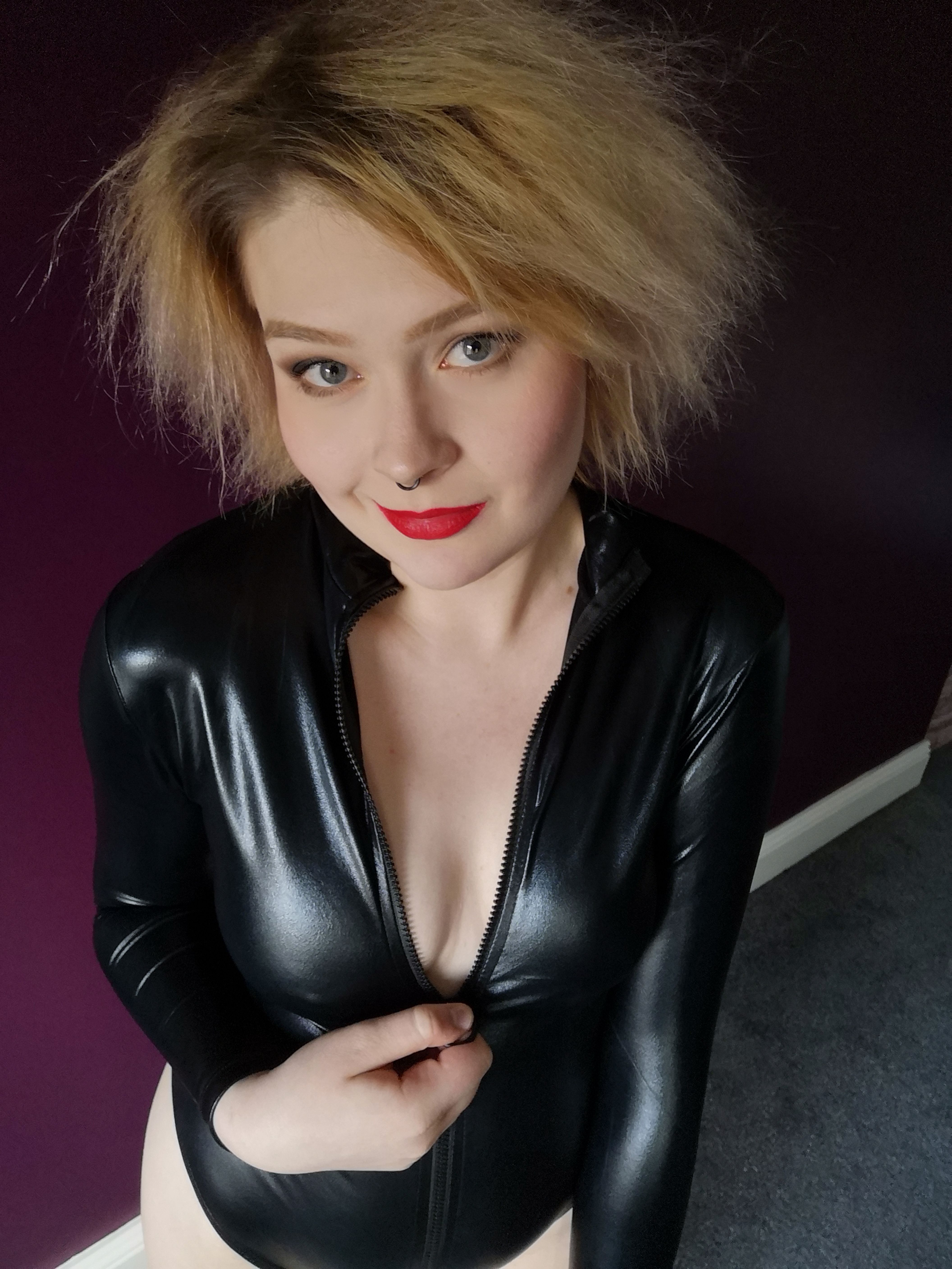 https://cdn.adultwork.com/gallery/G12/8489349.jpg