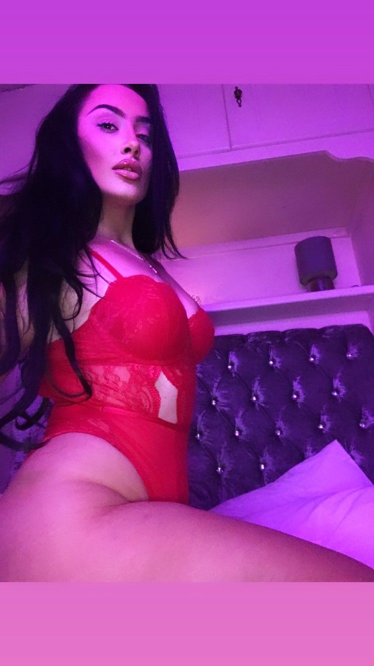 https://cdn.adultwork.com/gallery/G12/8489702.jpg