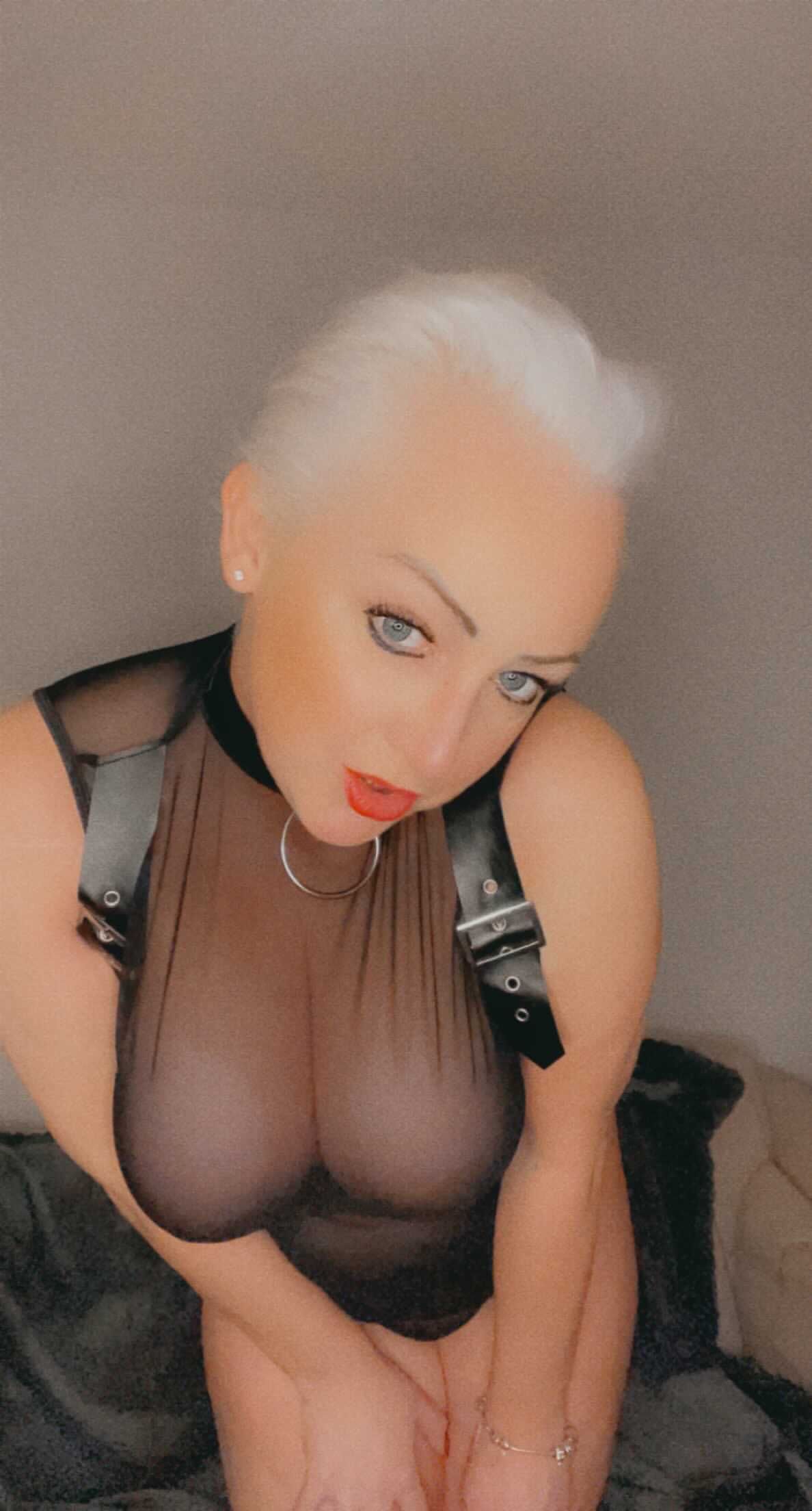 https://cdn.adultwork.com/gallery/G12/8490430.jpg