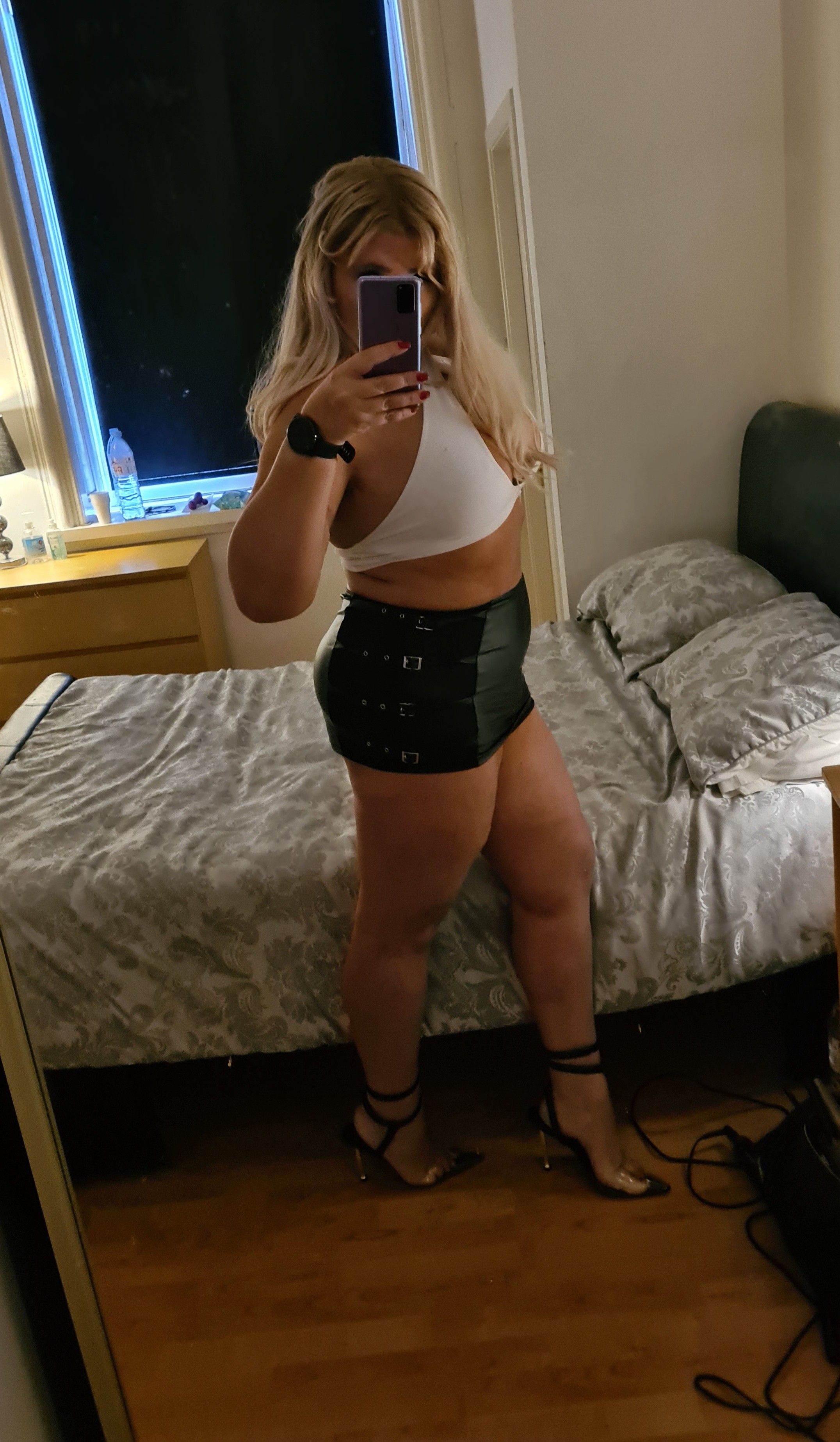 https://cdn.adultwork.com/gallery/G12/8507482.jpg