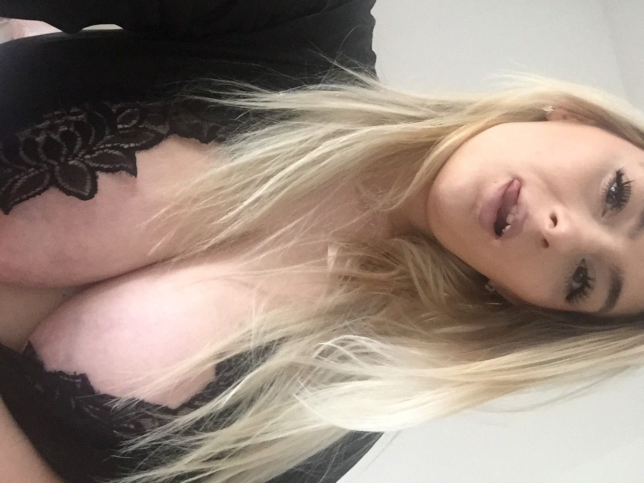 https://cdn.adultwork.com/gallery/G12/8507514.jpg