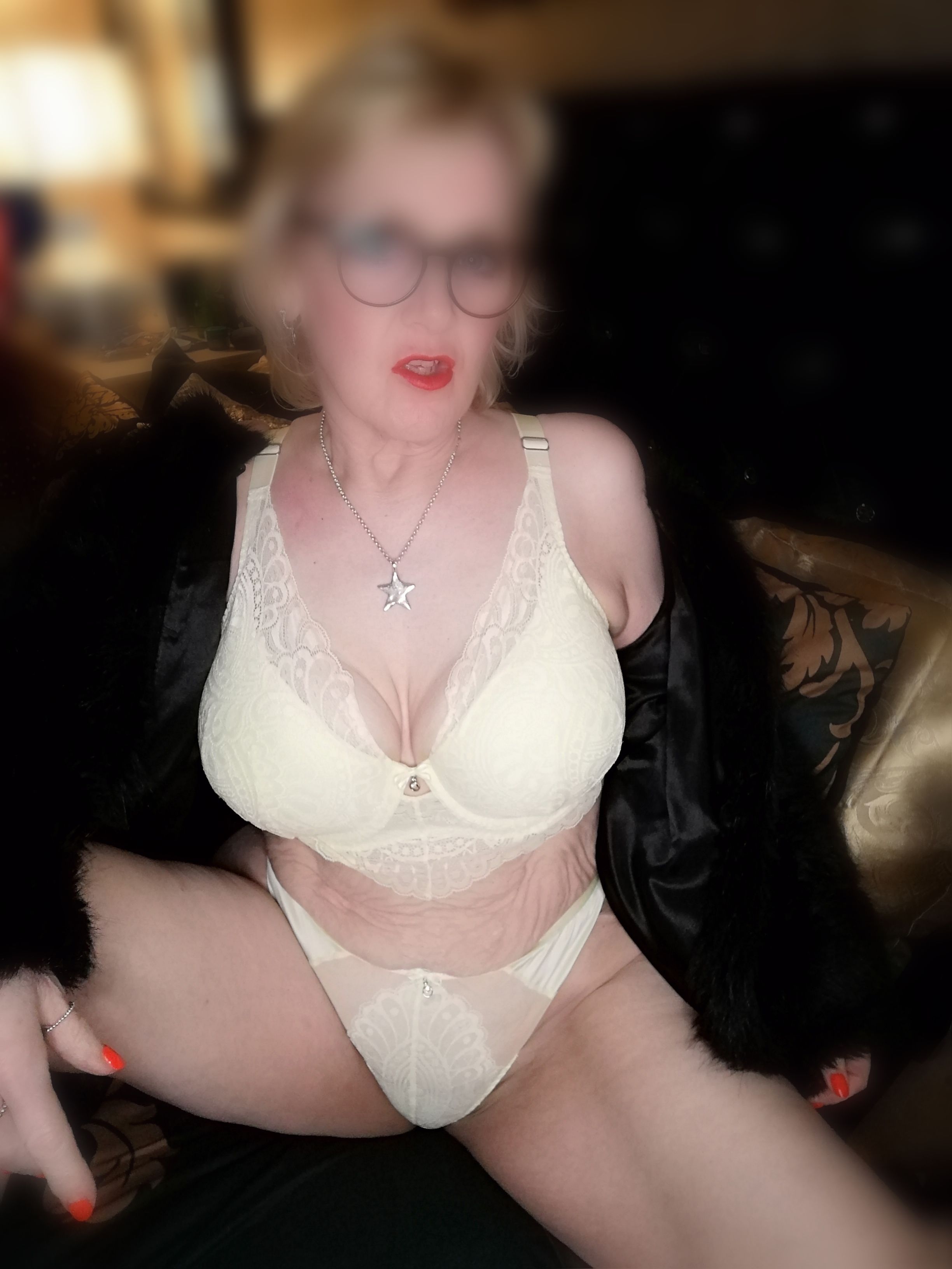 https://cdn.adultwork.com/gallery/G12/8508130.jpg