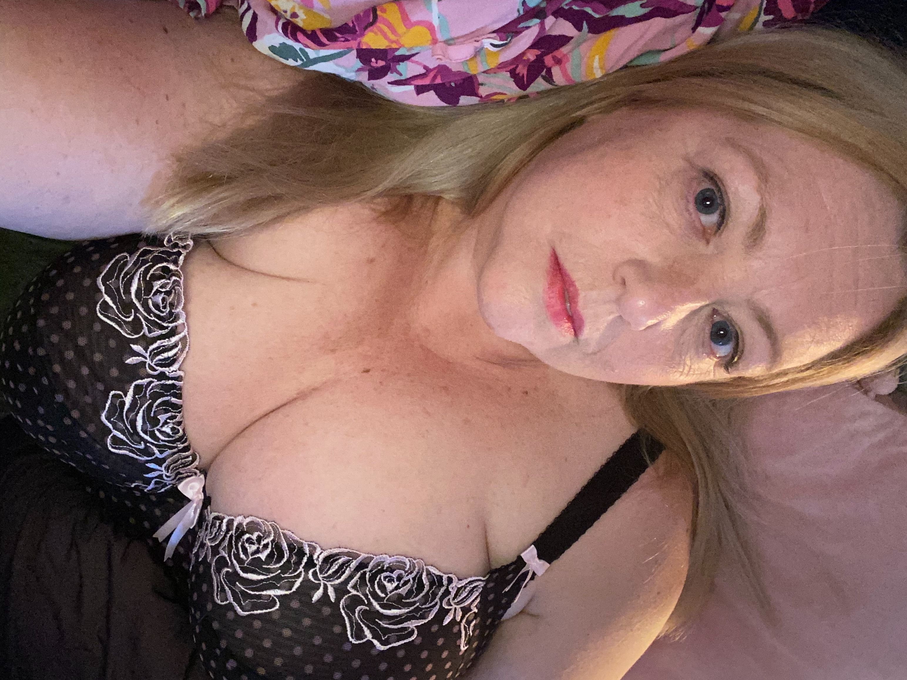 https://cdn.adultwork.com/gallery/G12/8520036.jpg