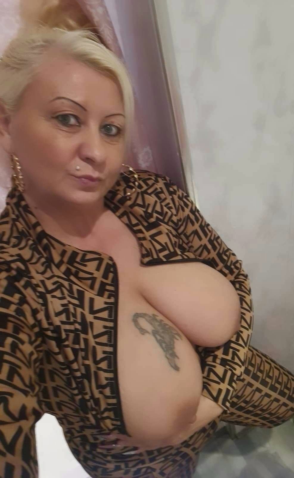 https://cdn.adultwork.com/gallery/G12/8520327.jpg