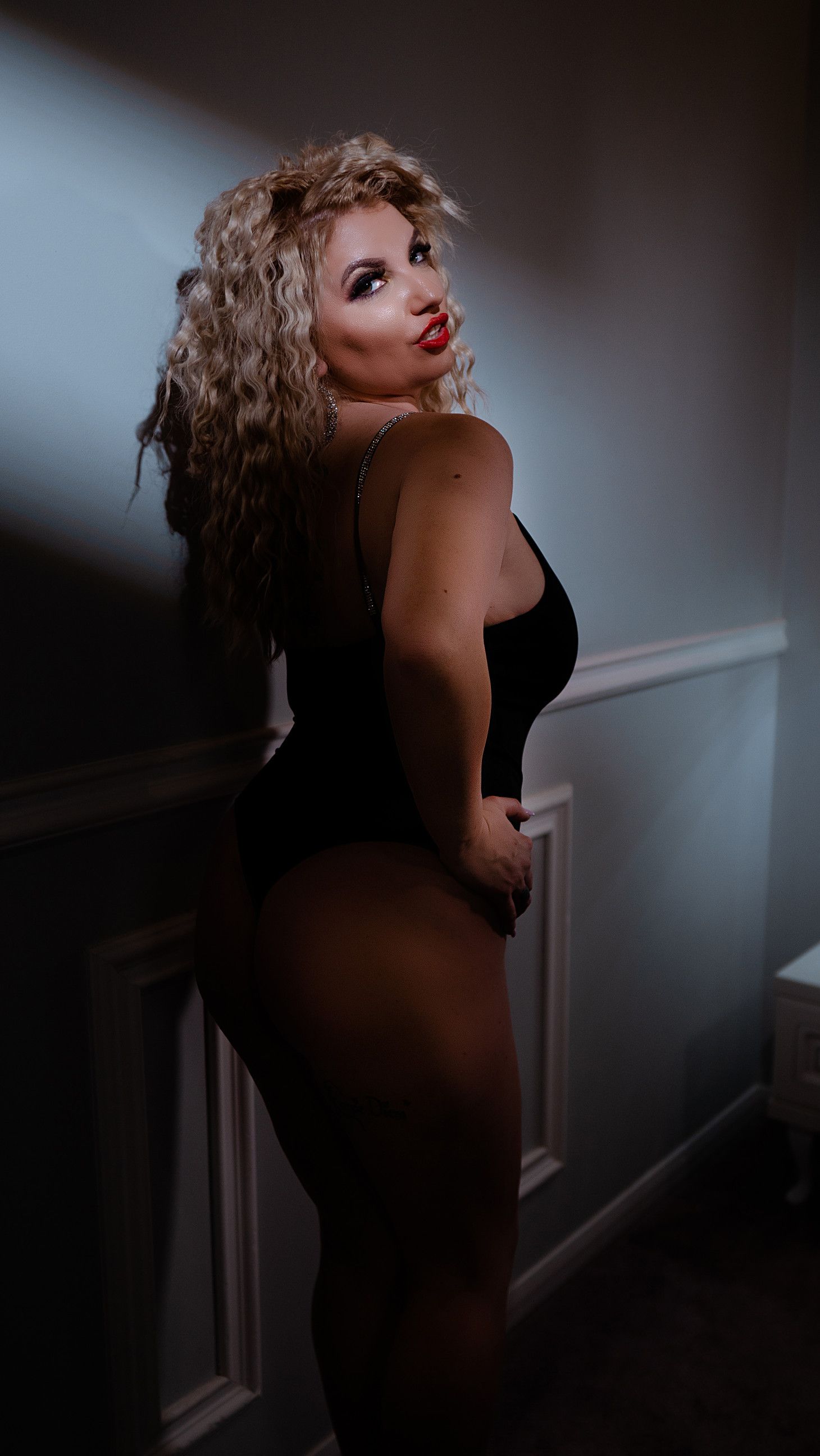 https://cdn.adultwork.com/gallery/G12/8533581.jpg