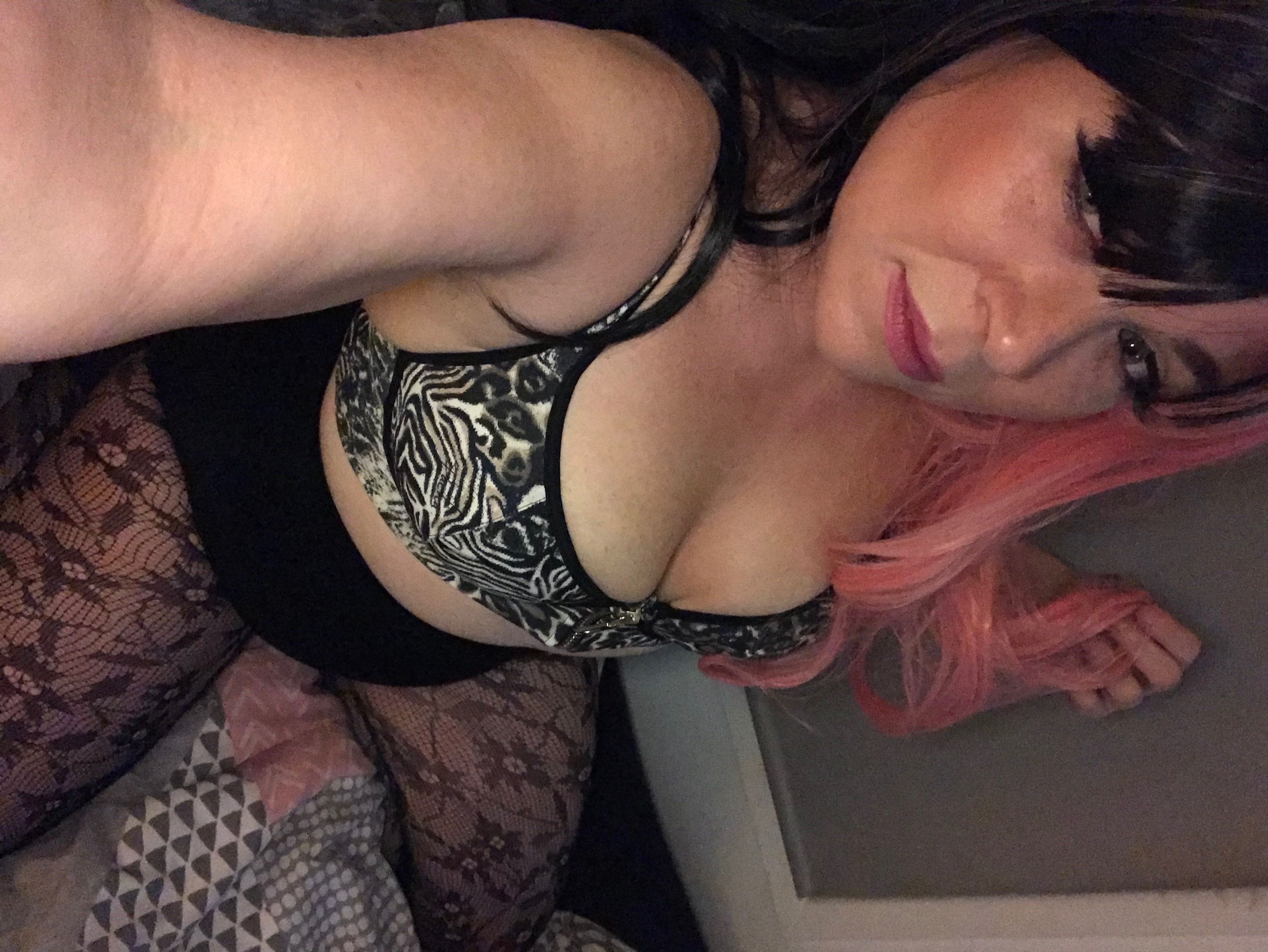 https://cdn.adultwork.com/gallery/G12/8536244.jpg