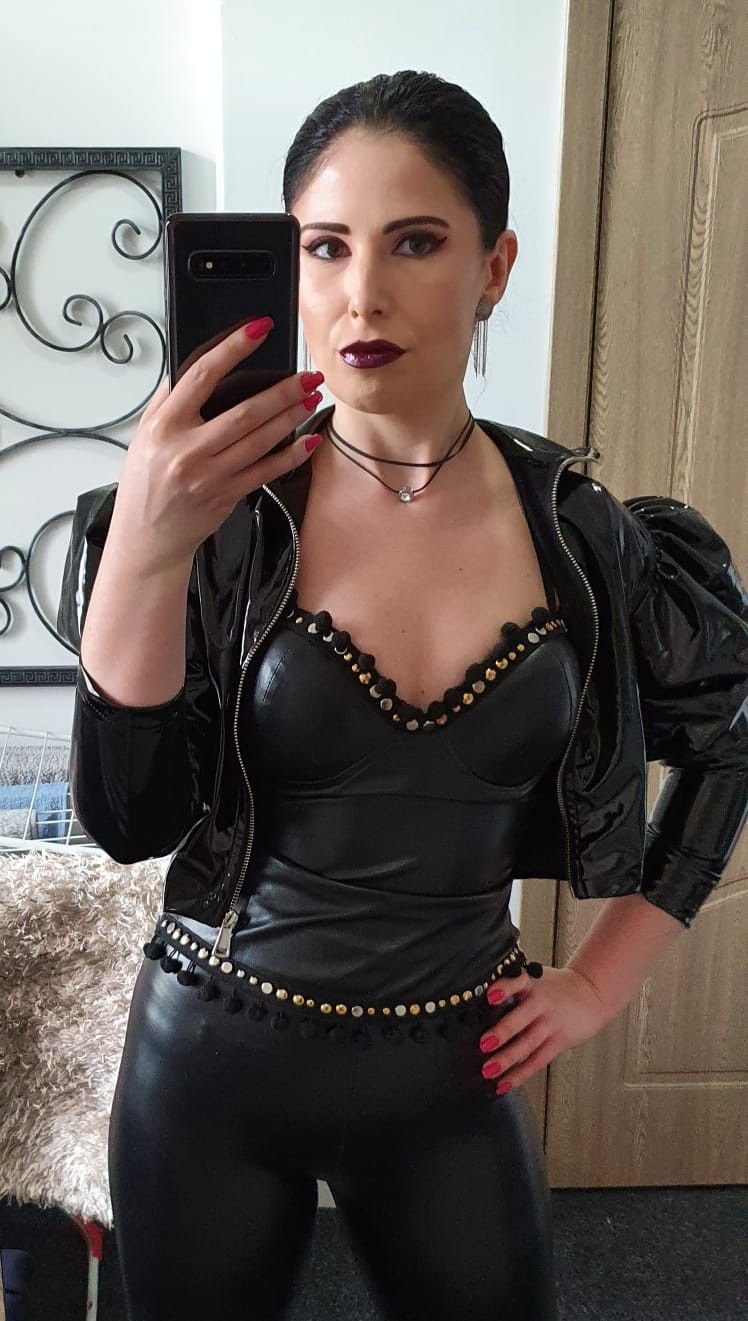 https://cdn.adultwork.com/gallery/G12/8536611.jpg