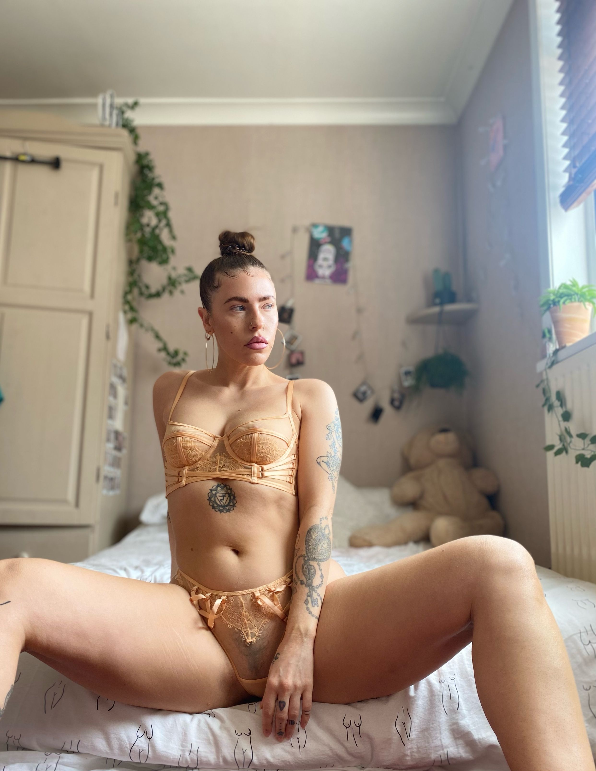 https://cdn.adultwork.com/gallery/G12/8537065.jpg