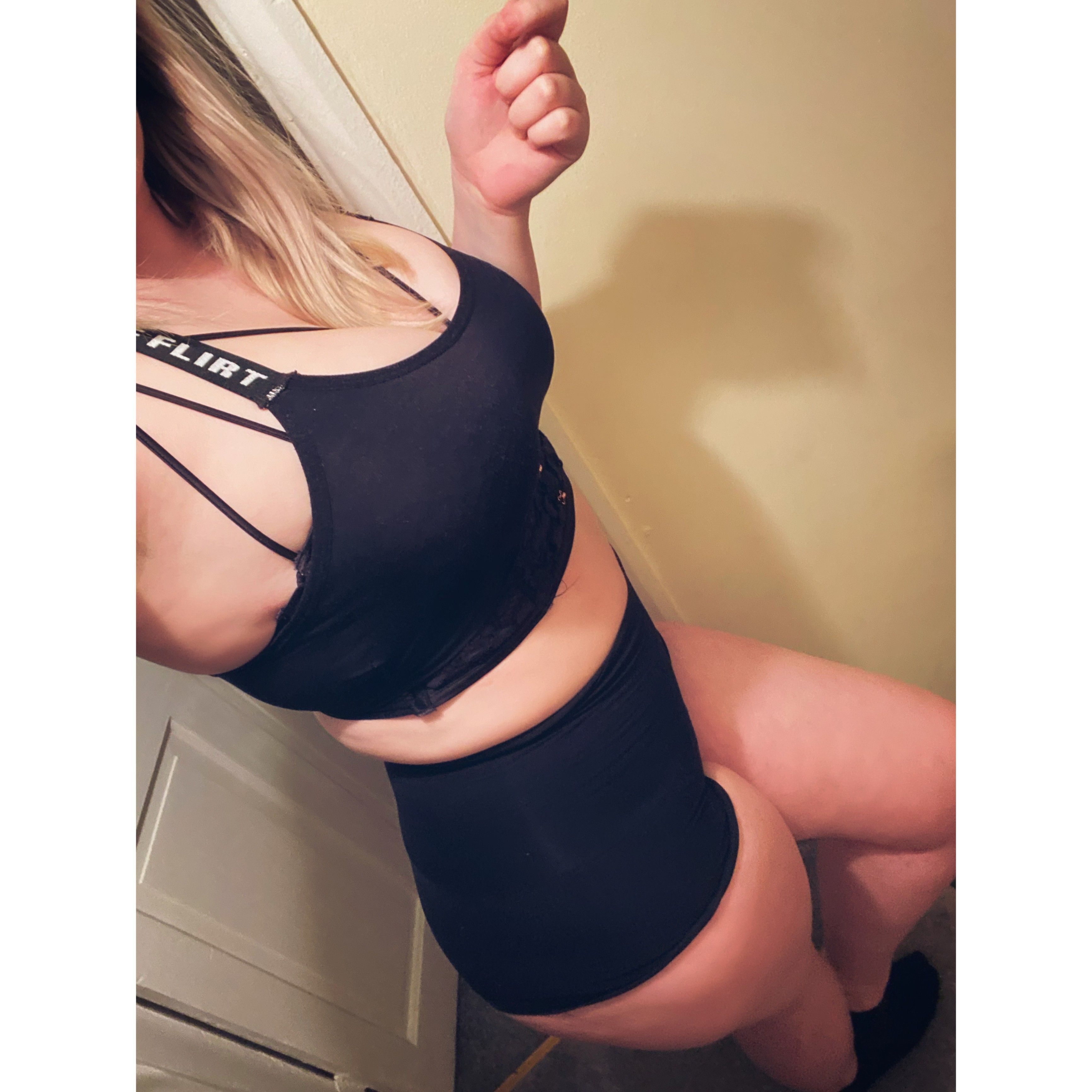 https://cdn.adultwork.com/gallery/G12/8537481.jpg