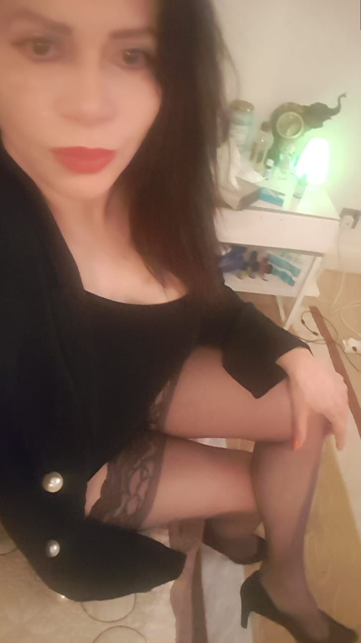 https://cdn.adultwork.com/gallery/G12/8550430.jpg