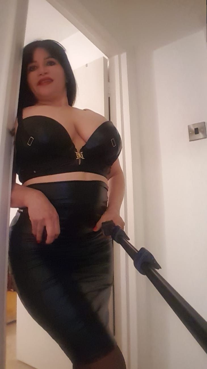 https://cdn.adultwork.com/gallery/G12/8550649.jpg