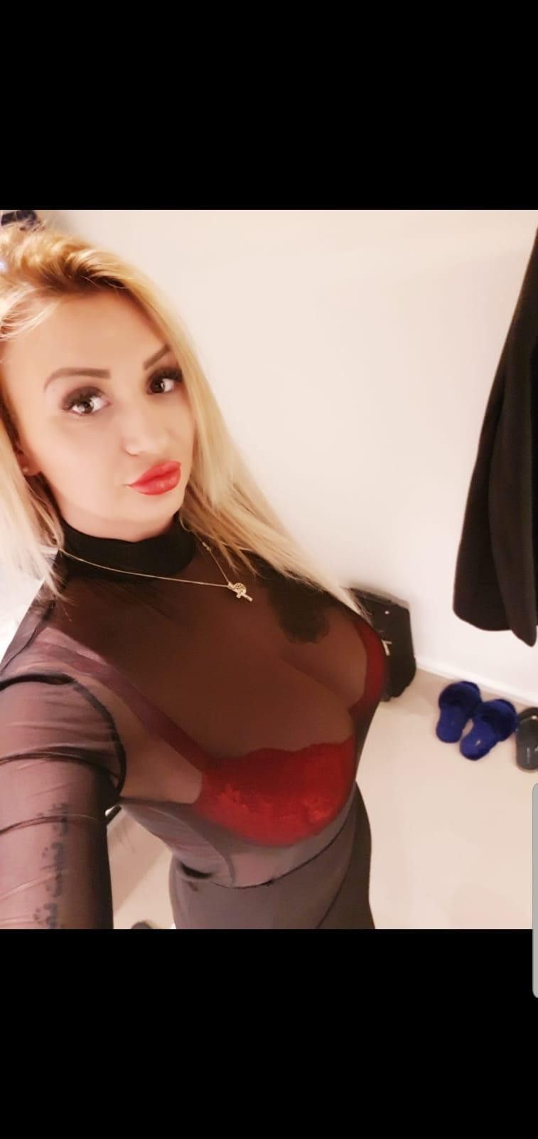 https://cdn.adultwork.com/gallery/G12/8550875.jpg