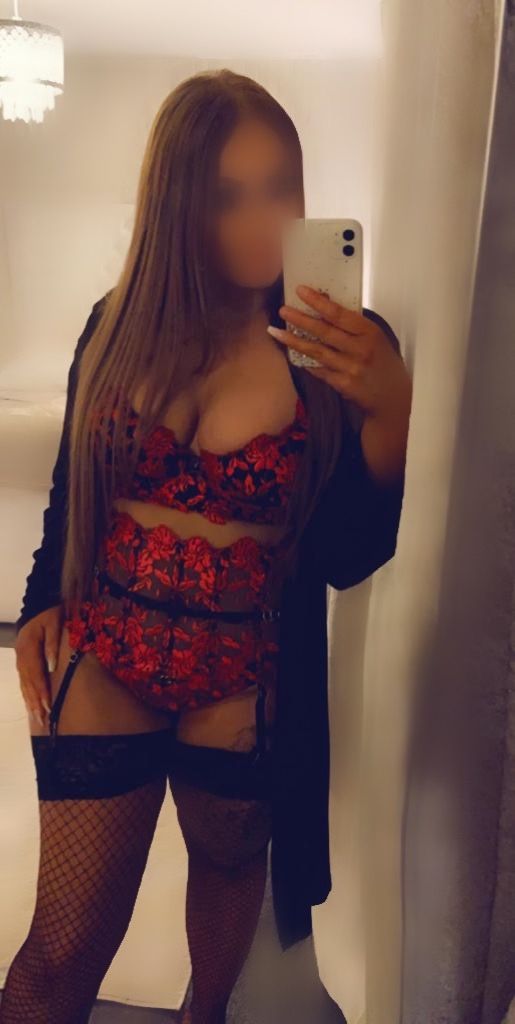 https://cdn.adultwork.com/gallery/G12/8551363.jpg