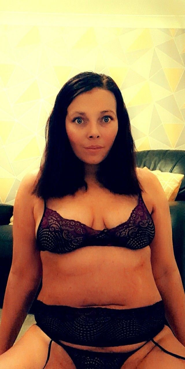 https://cdn.adultwork.com/gallery/G12/8552635.jpg