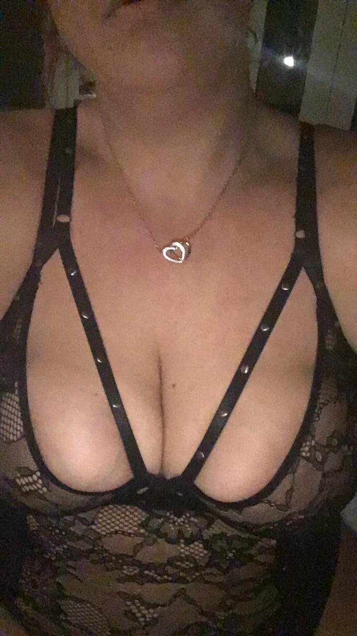 https://cdn.adultwork.com/gallery/G12/8553162.jpg