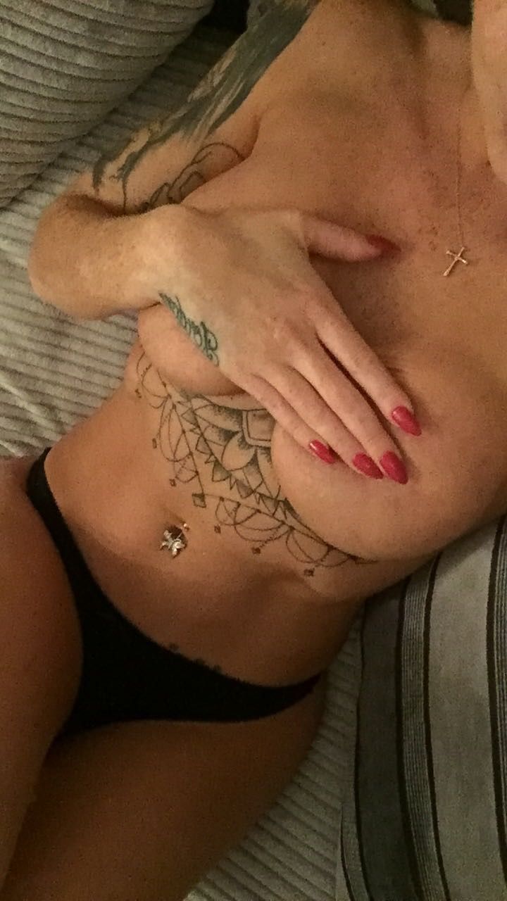 https://cdn.adultwork.com/gallery/G12/8556073.jpg