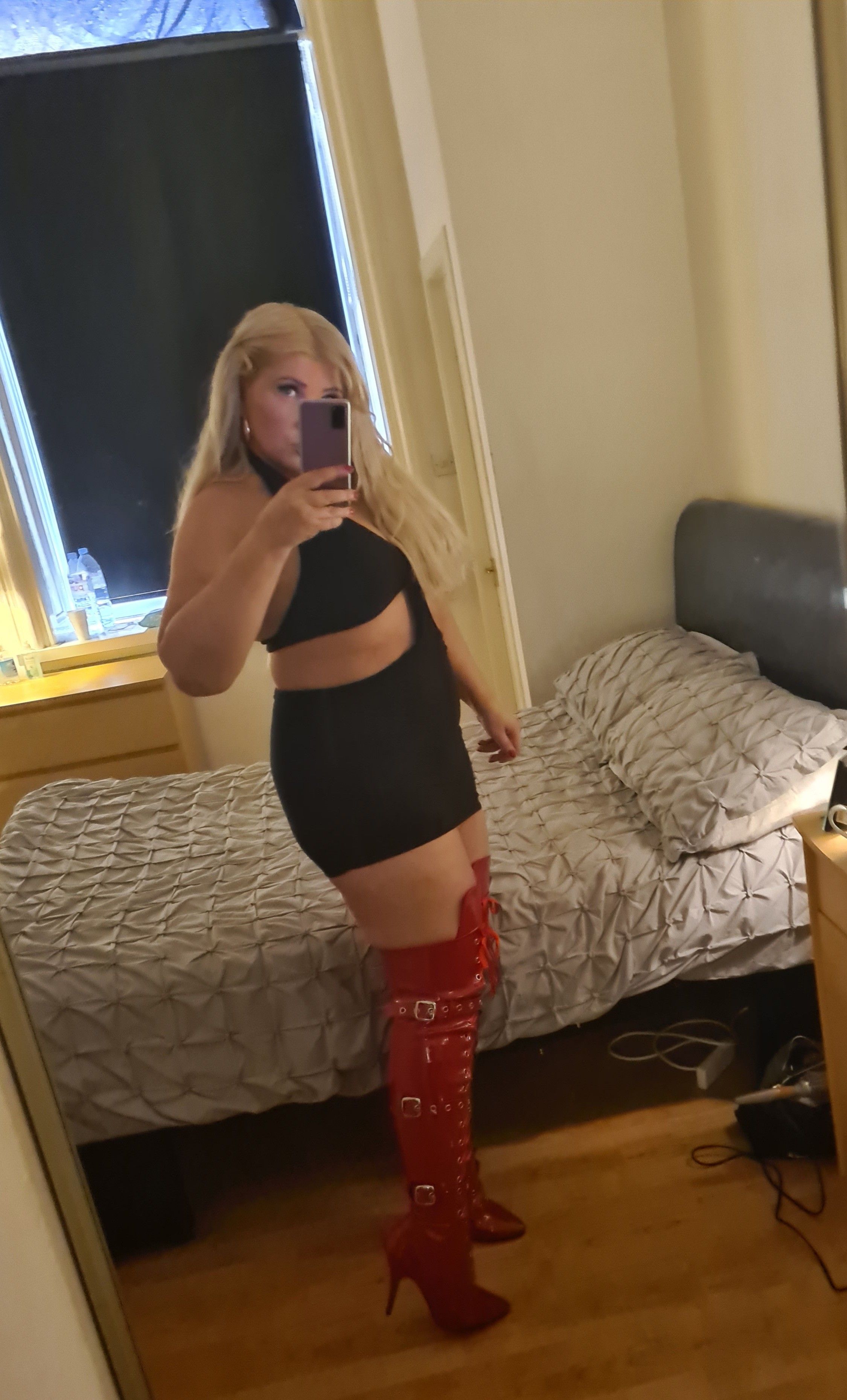 https://cdn.adultwork.com/gallery/G12/8566146.jpg