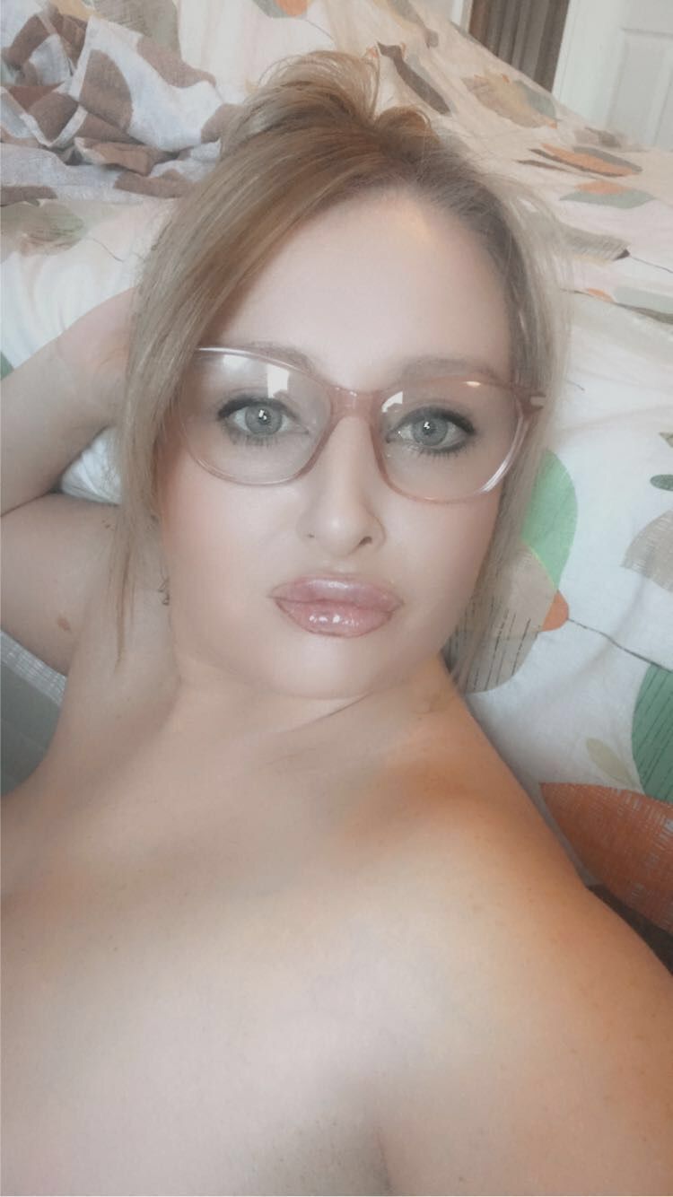 https://cdn.adultwork.com/gallery/G12/8566713.jpg