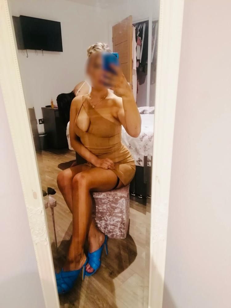 https://cdn.adultwork.com/gallery/G12/8568954.jpg