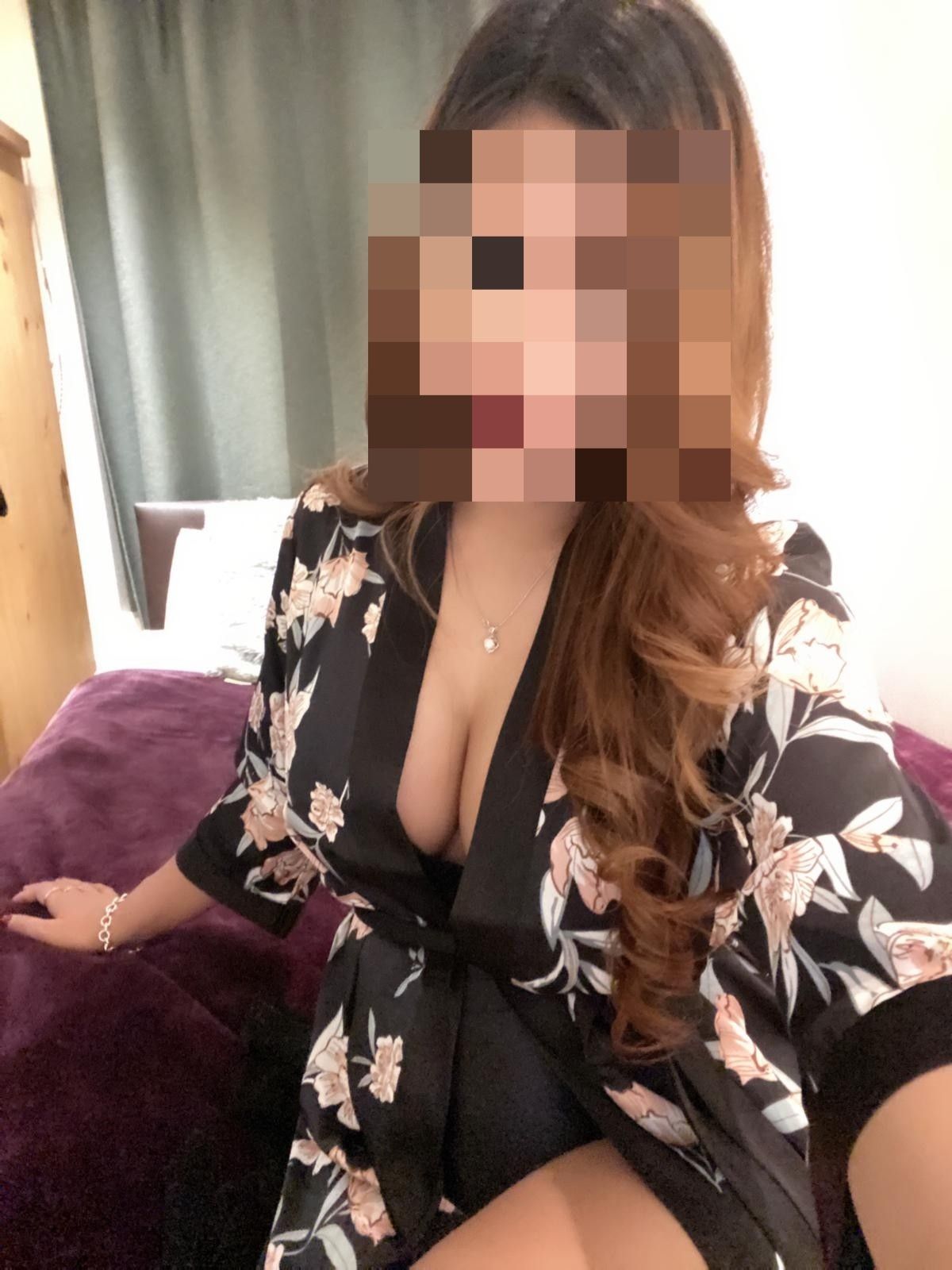 https://cdn.adultwork.com/gallery/G12/8571567.jpg