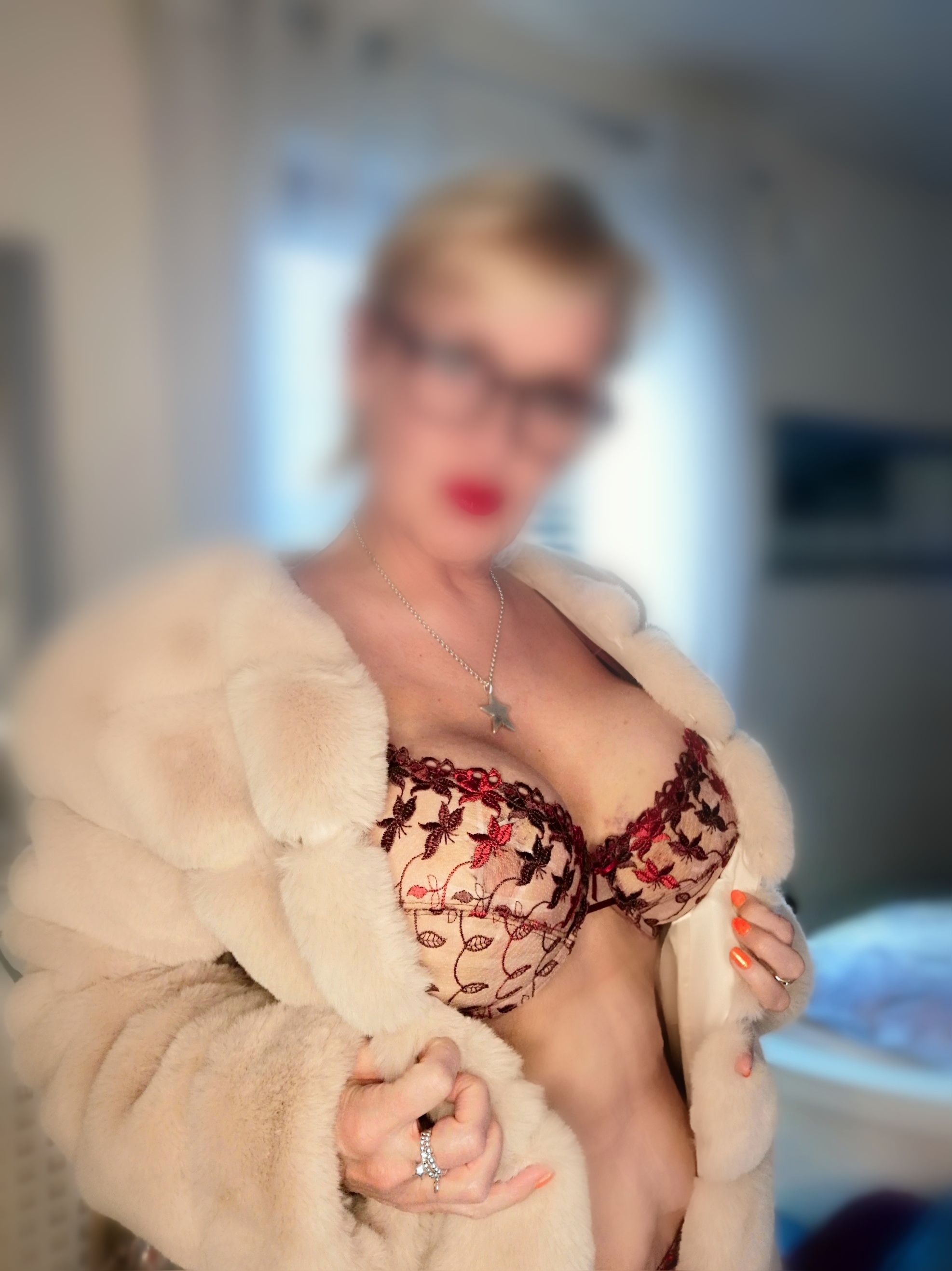 https://cdn.adultwork.com/gallery/G12/8573446.jpg