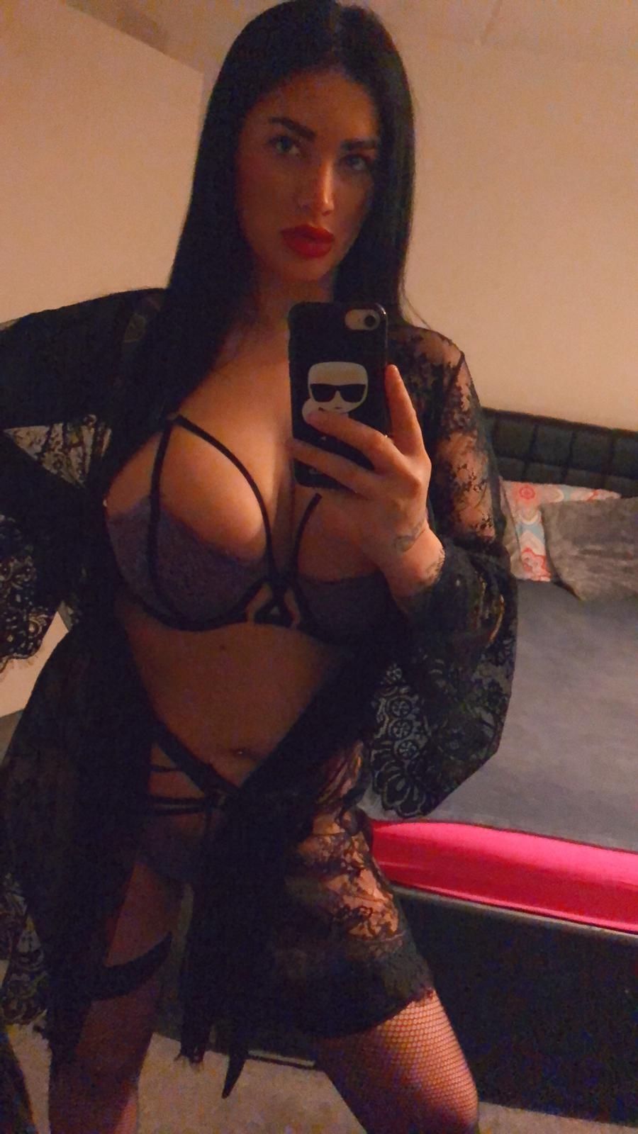 https://cdn.adultwork.com/gallery/G12/8573603.jpg